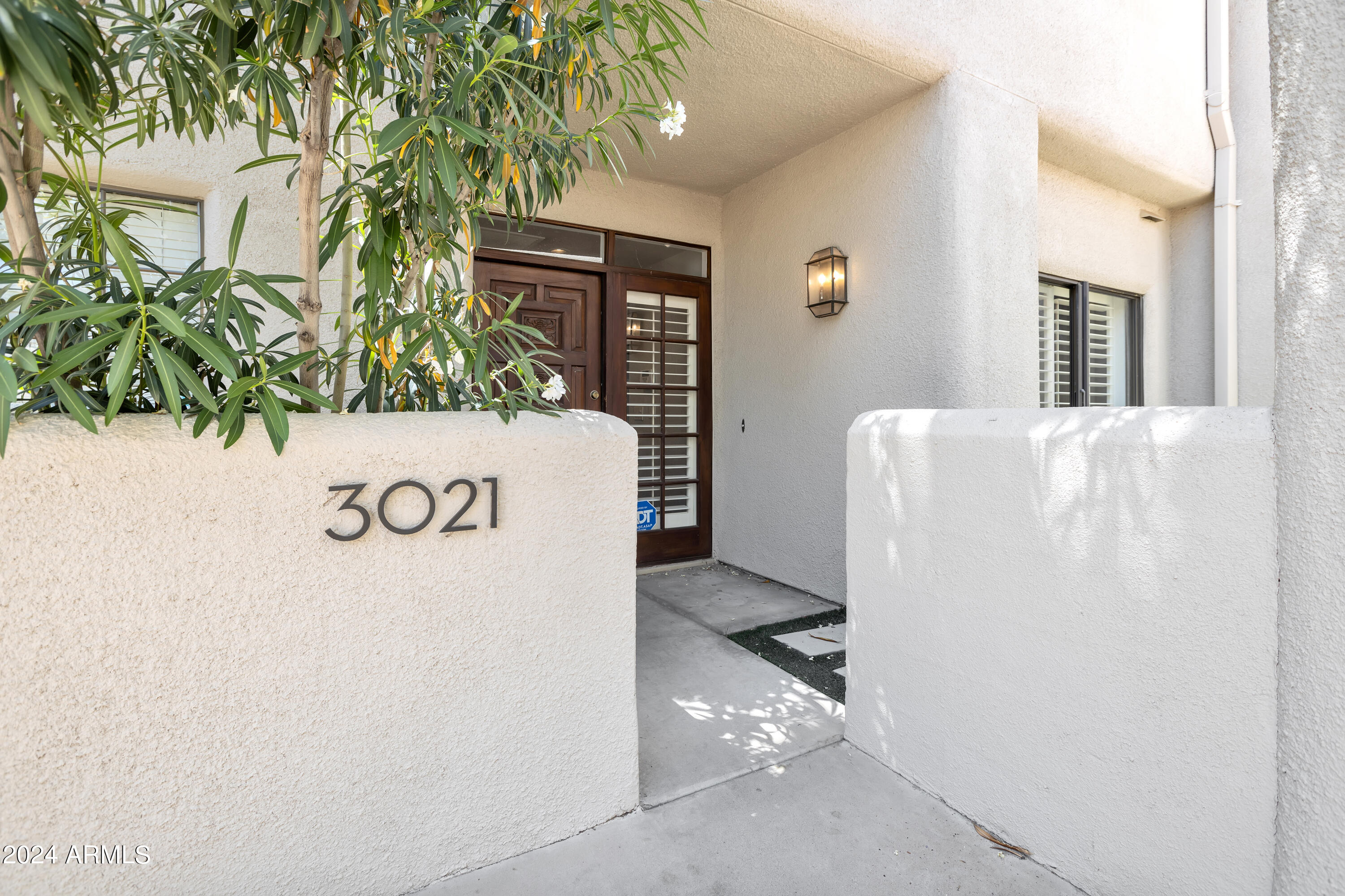 3021 E Rose Lane