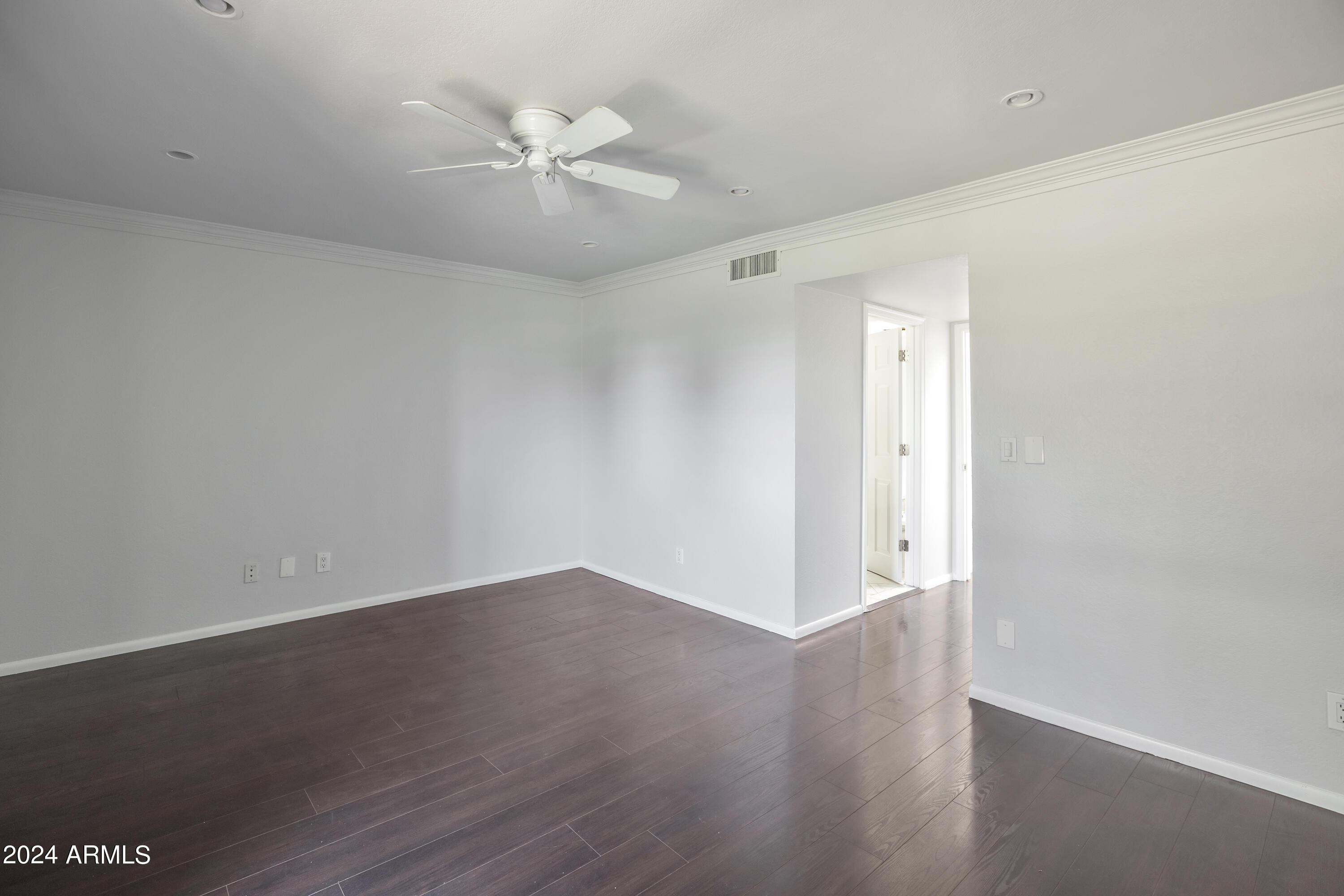 3021 E Rose Lane