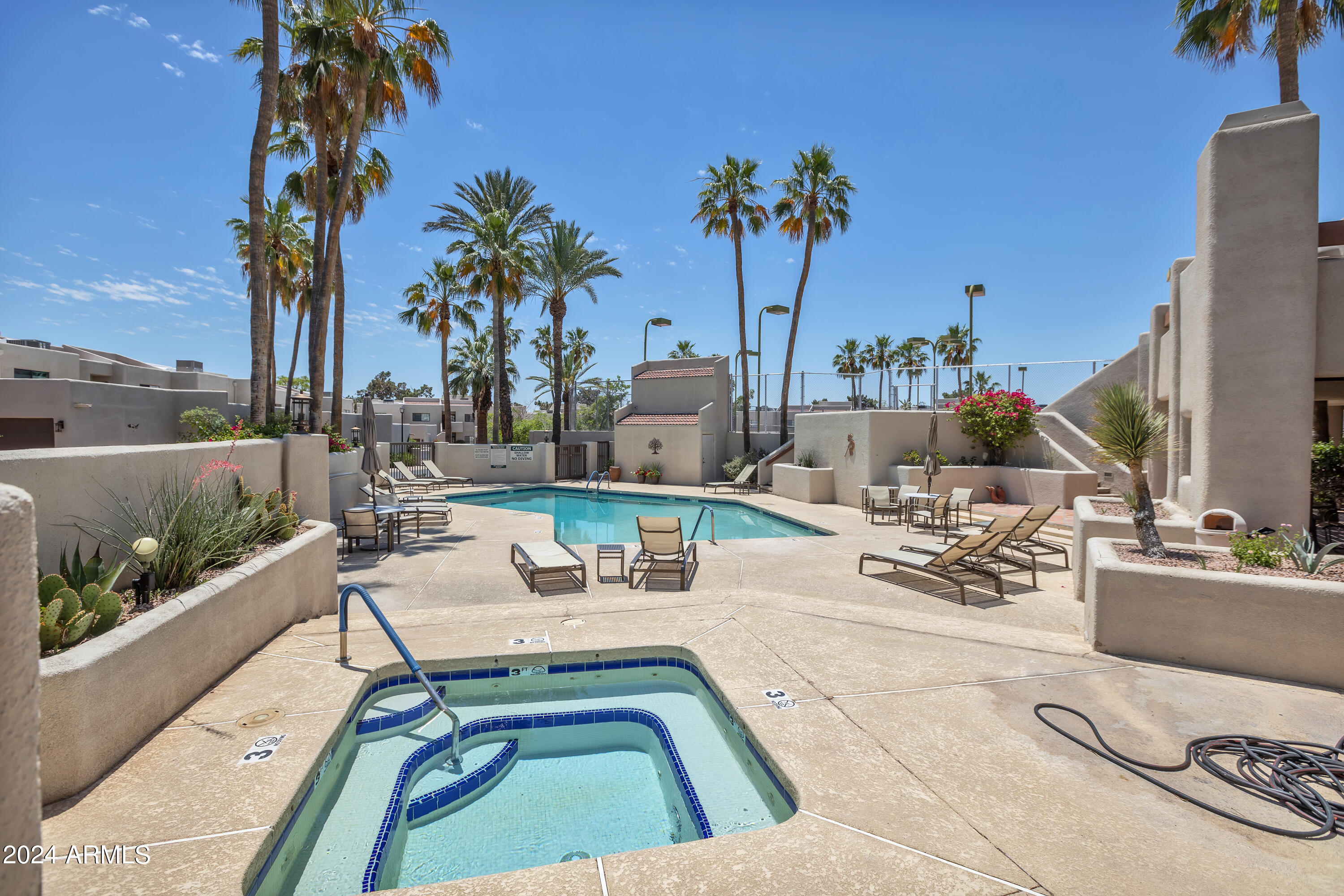 3021 E Rose Lane