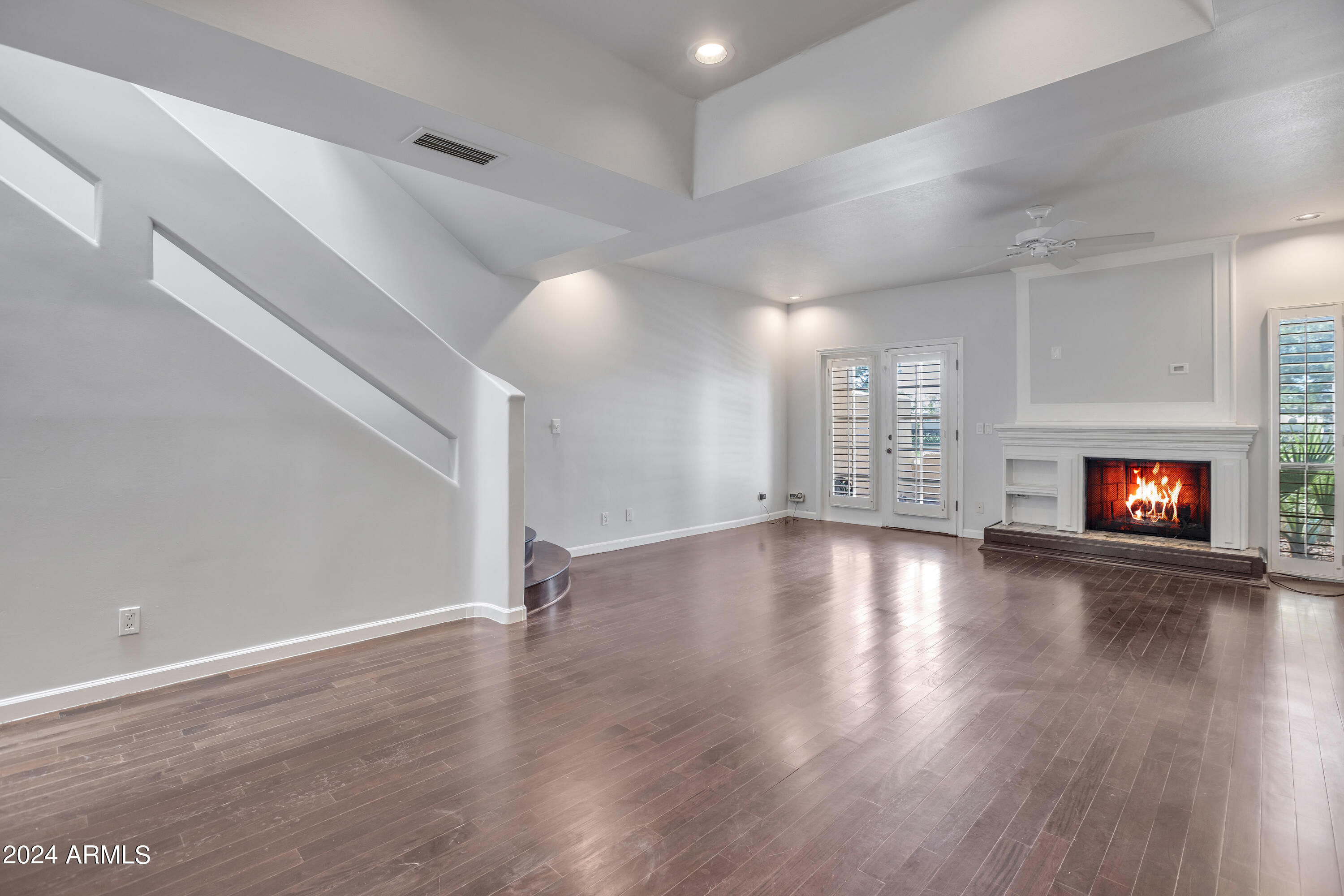 3021 E Rose Lane