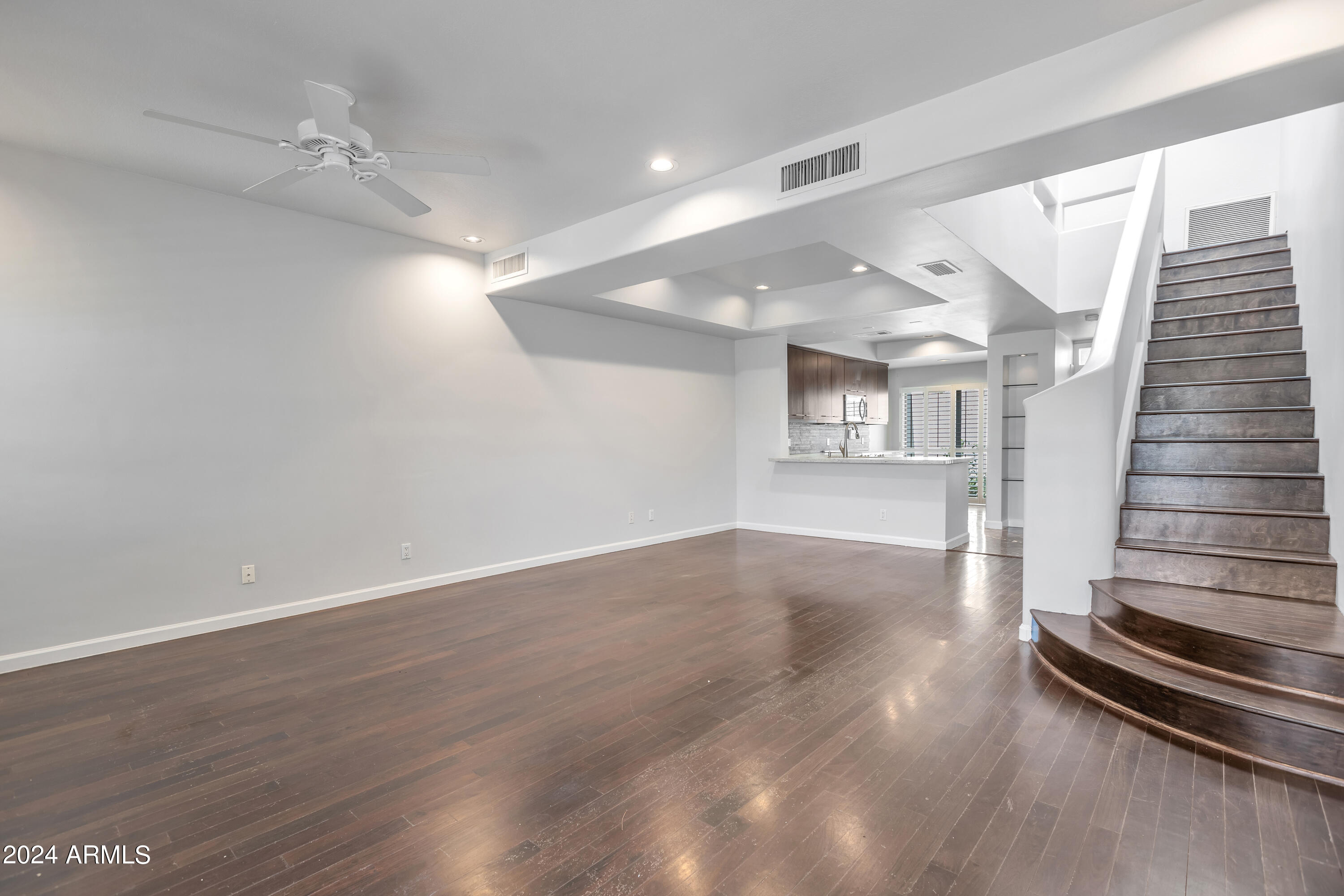3021 E Rose Lane