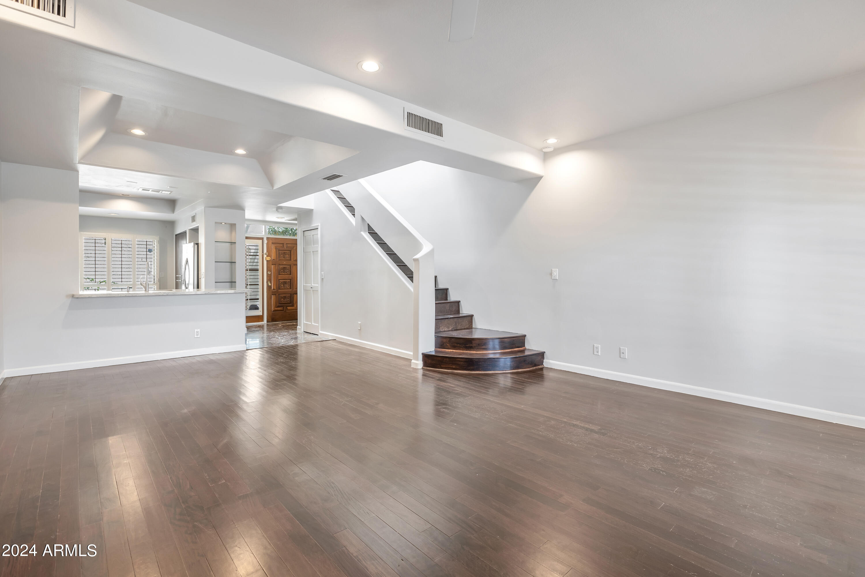 3021 E Rose Lane