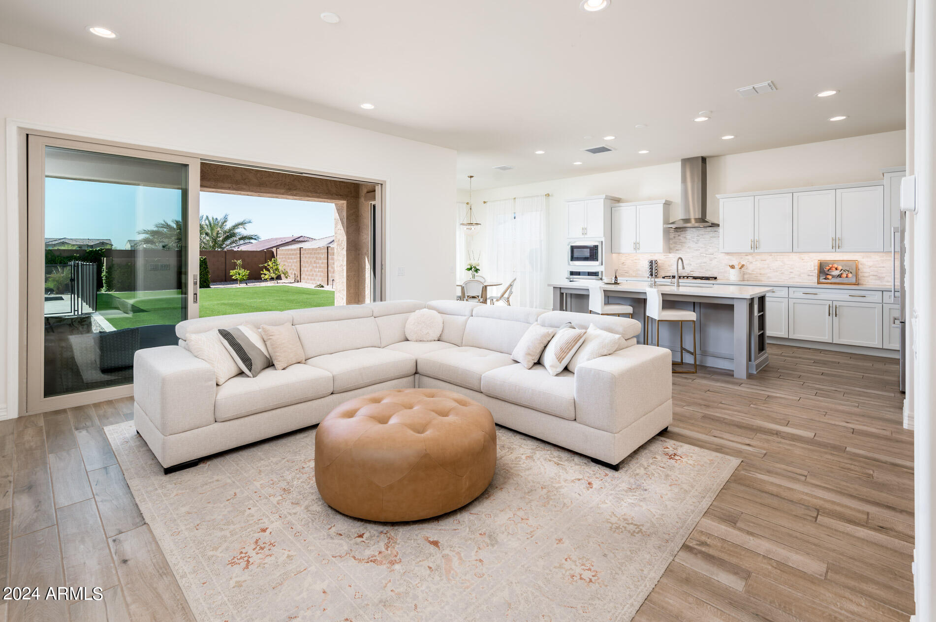 3417 E DALEY Lane