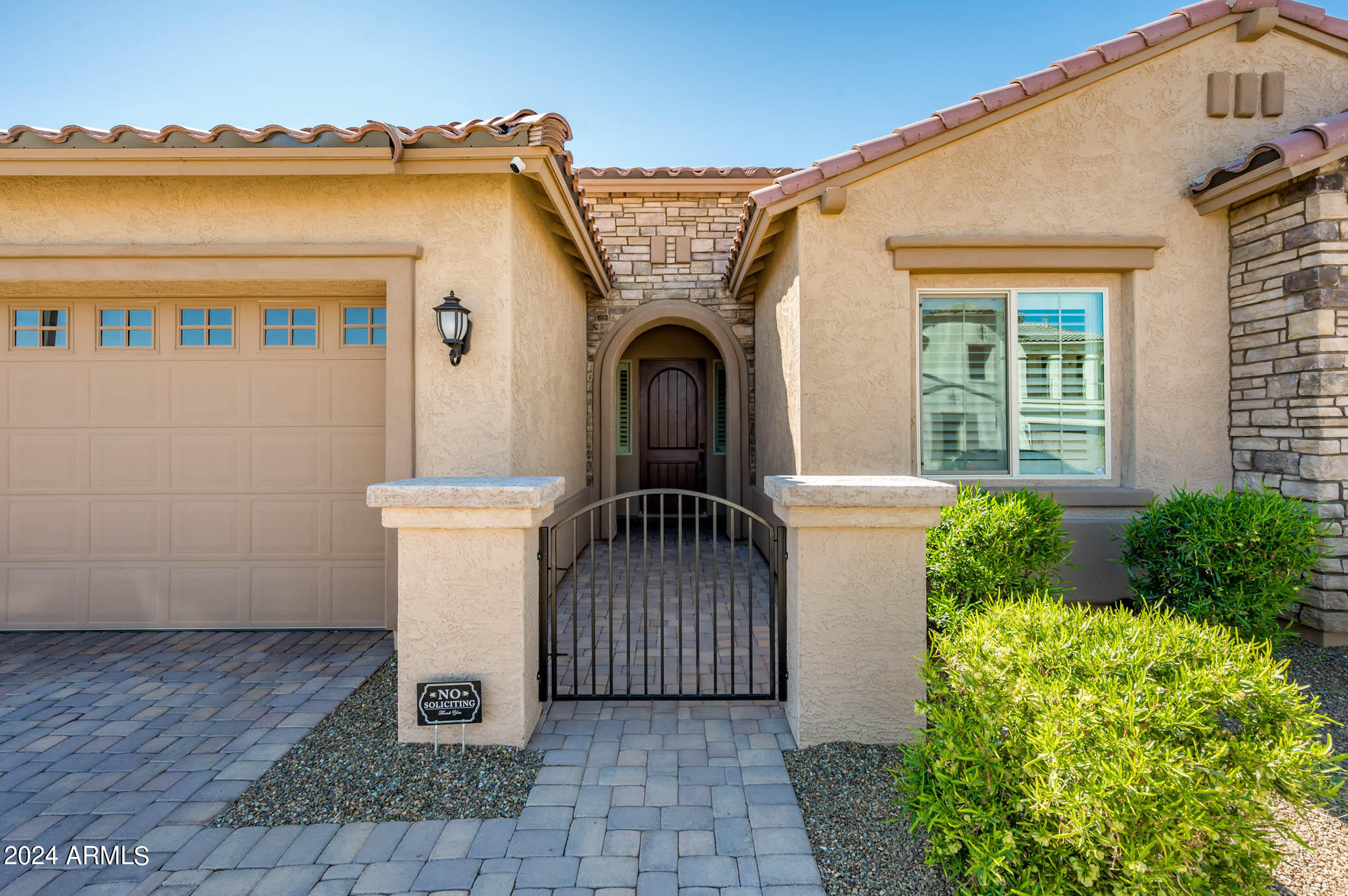 3417 E DALEY Lane