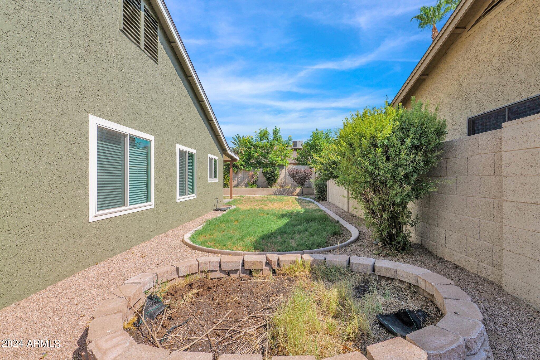 6824 E AIRE LIBRE Lane