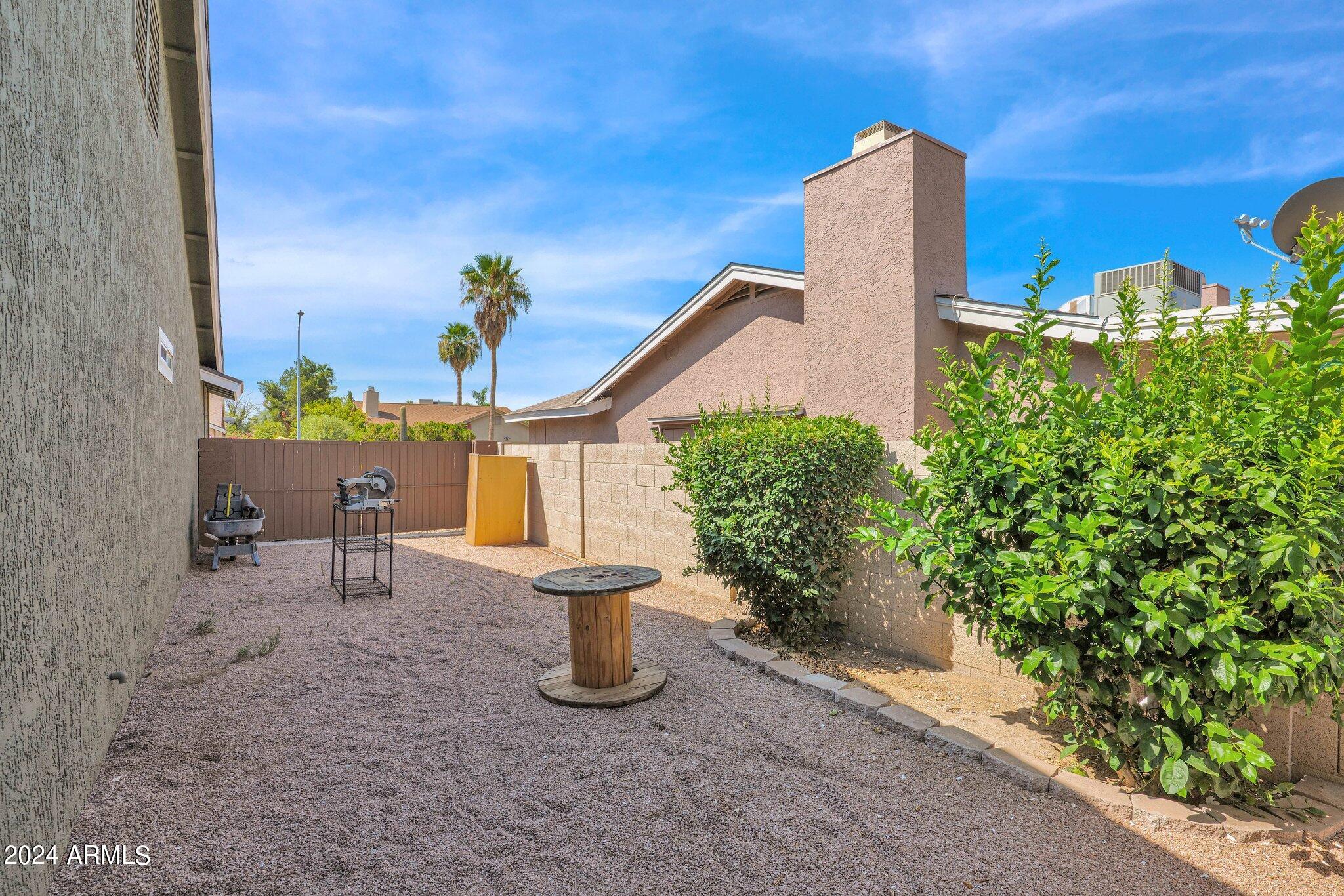 6824 E AIRE LIBRE Lane