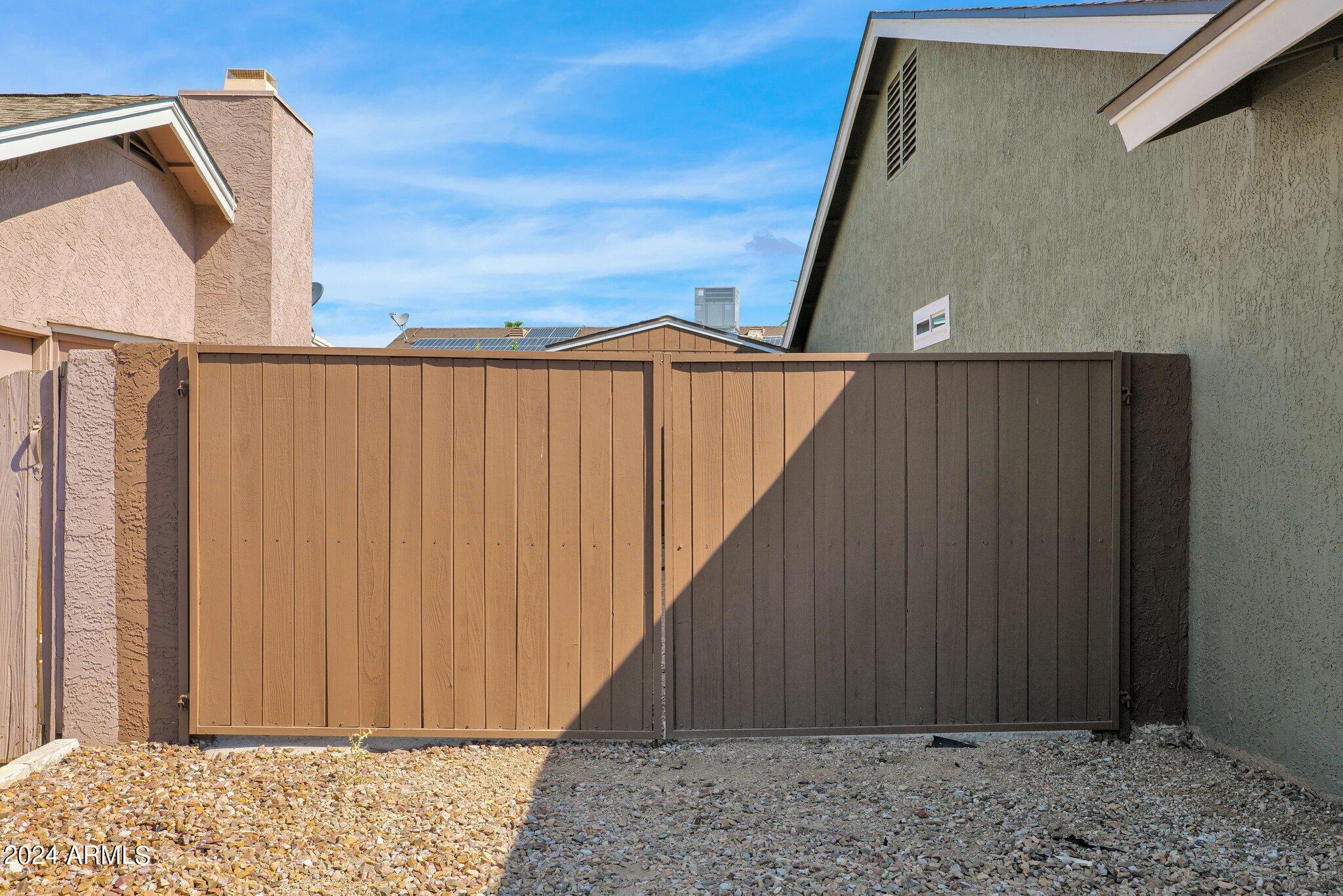 6824 E AIRE LIBRE Lane