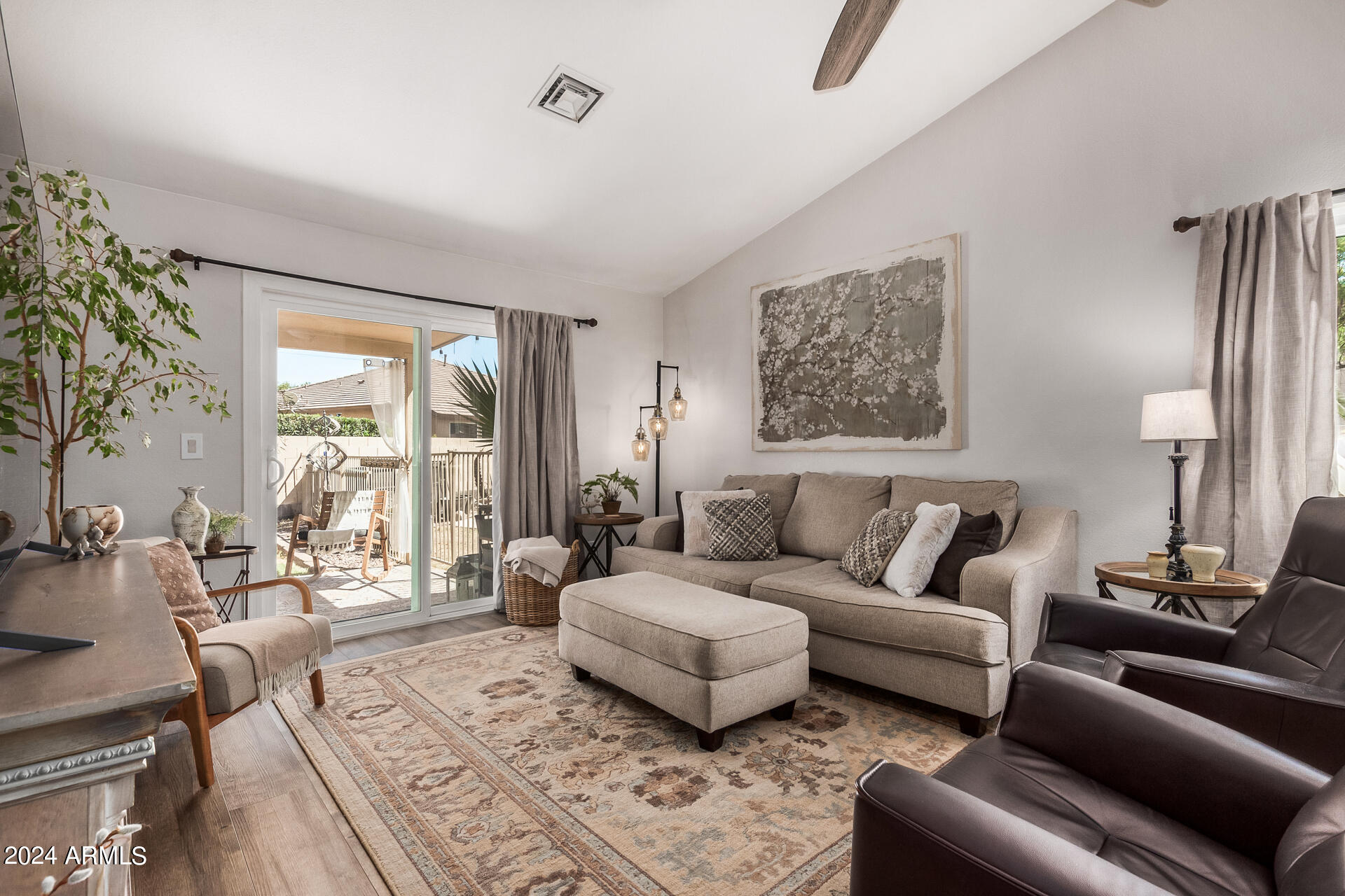 1207 W SEASCAPE Court