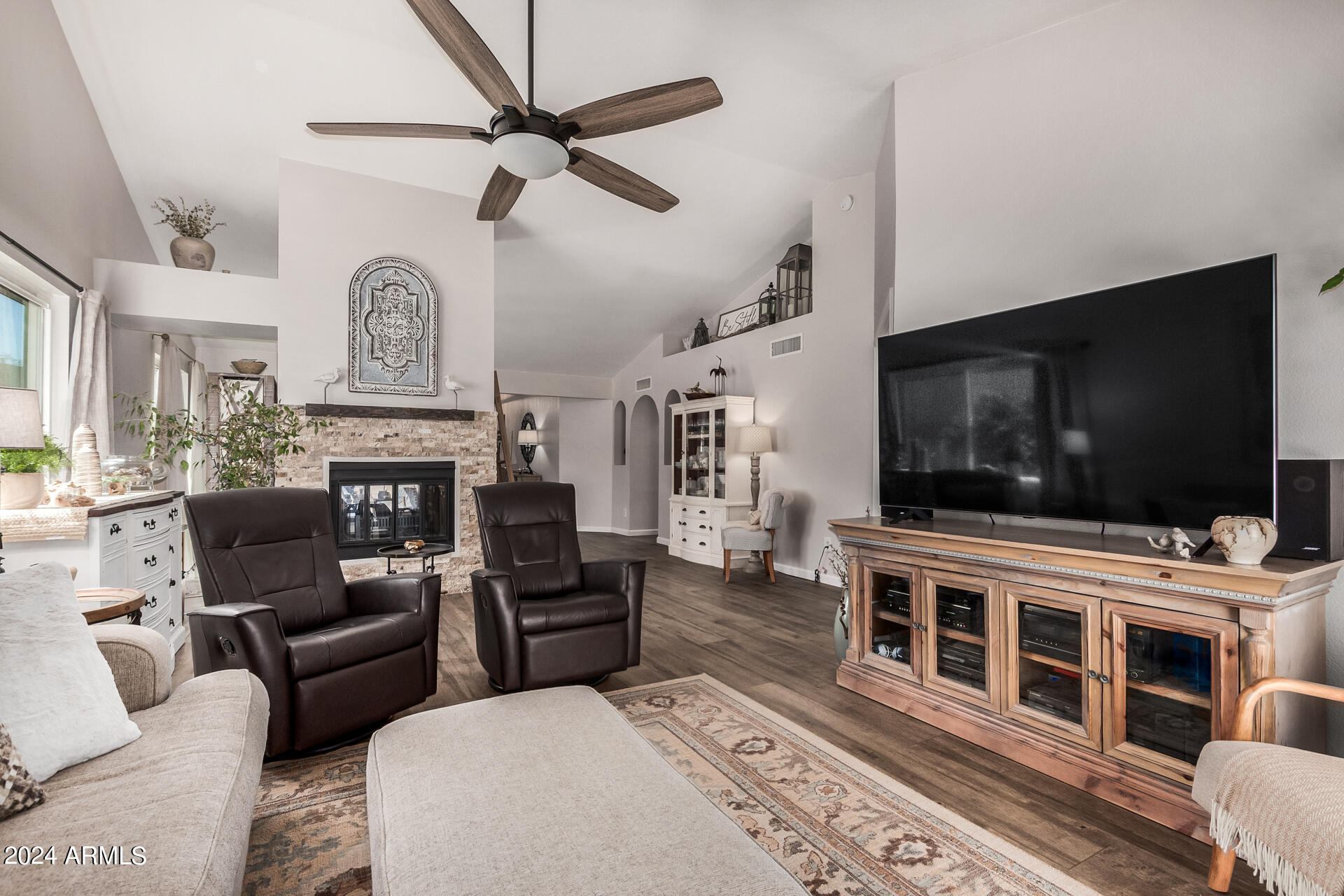 1207 W SEASCAPE Court