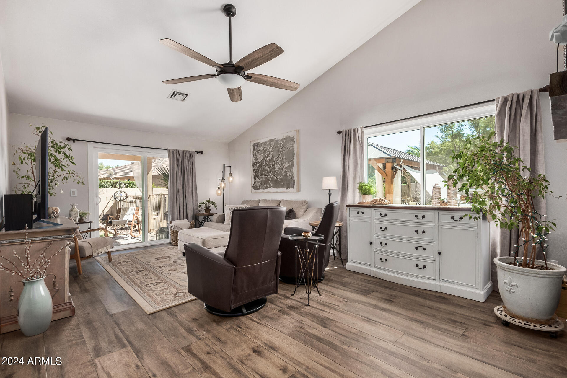 1207 W SEASCAPE Court