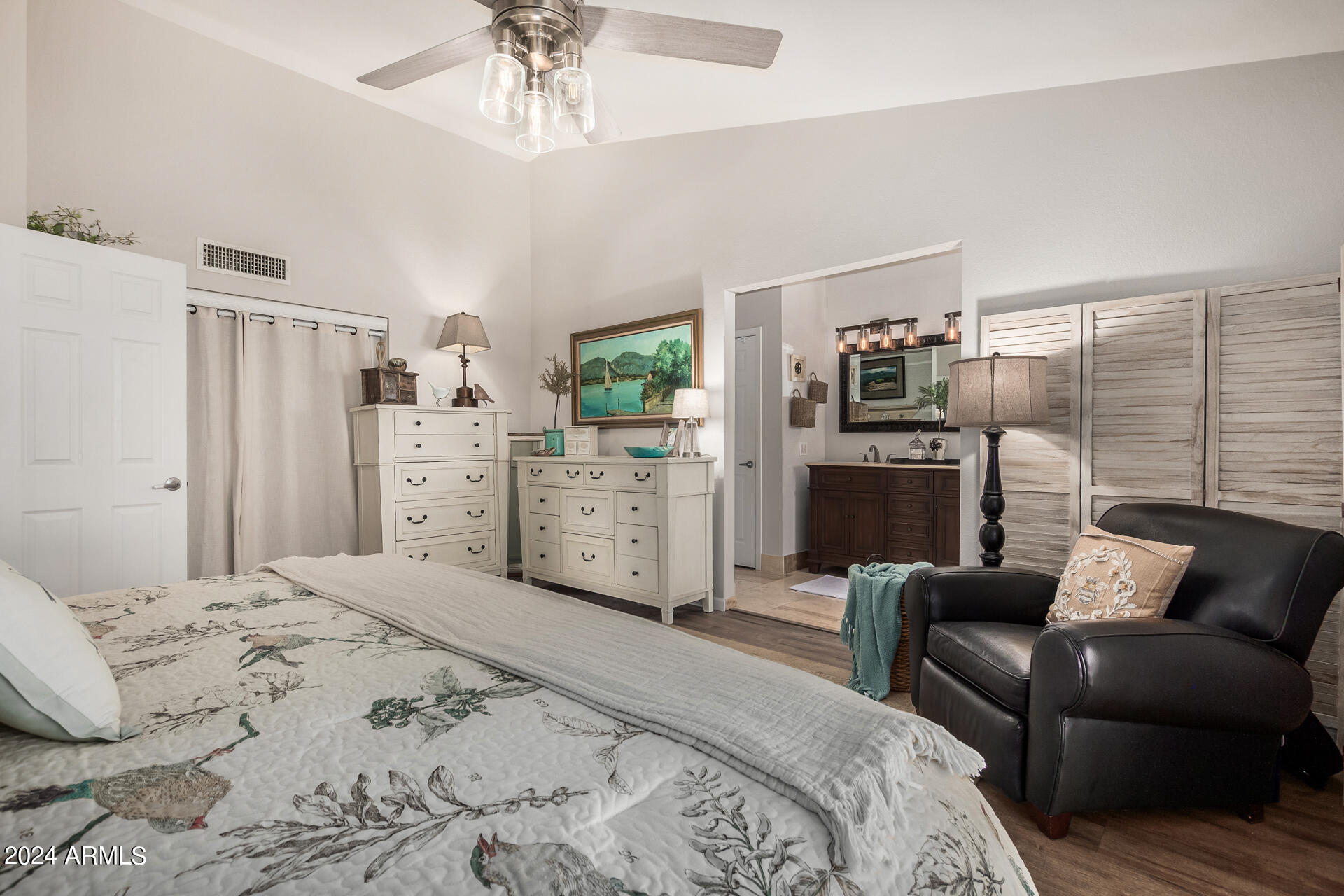 1207 W SEASCAPE Court