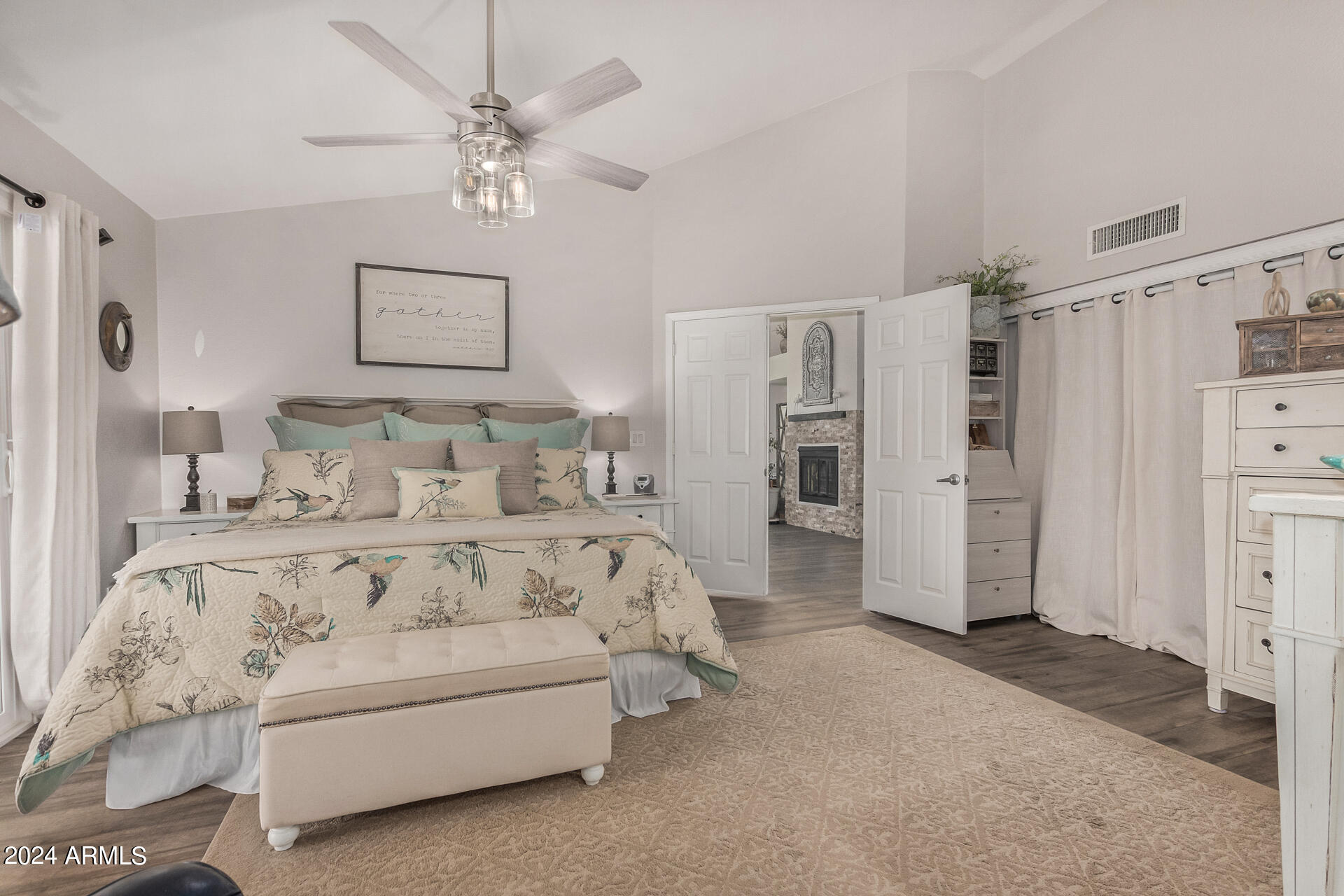 1207 W SEASCAPE Court