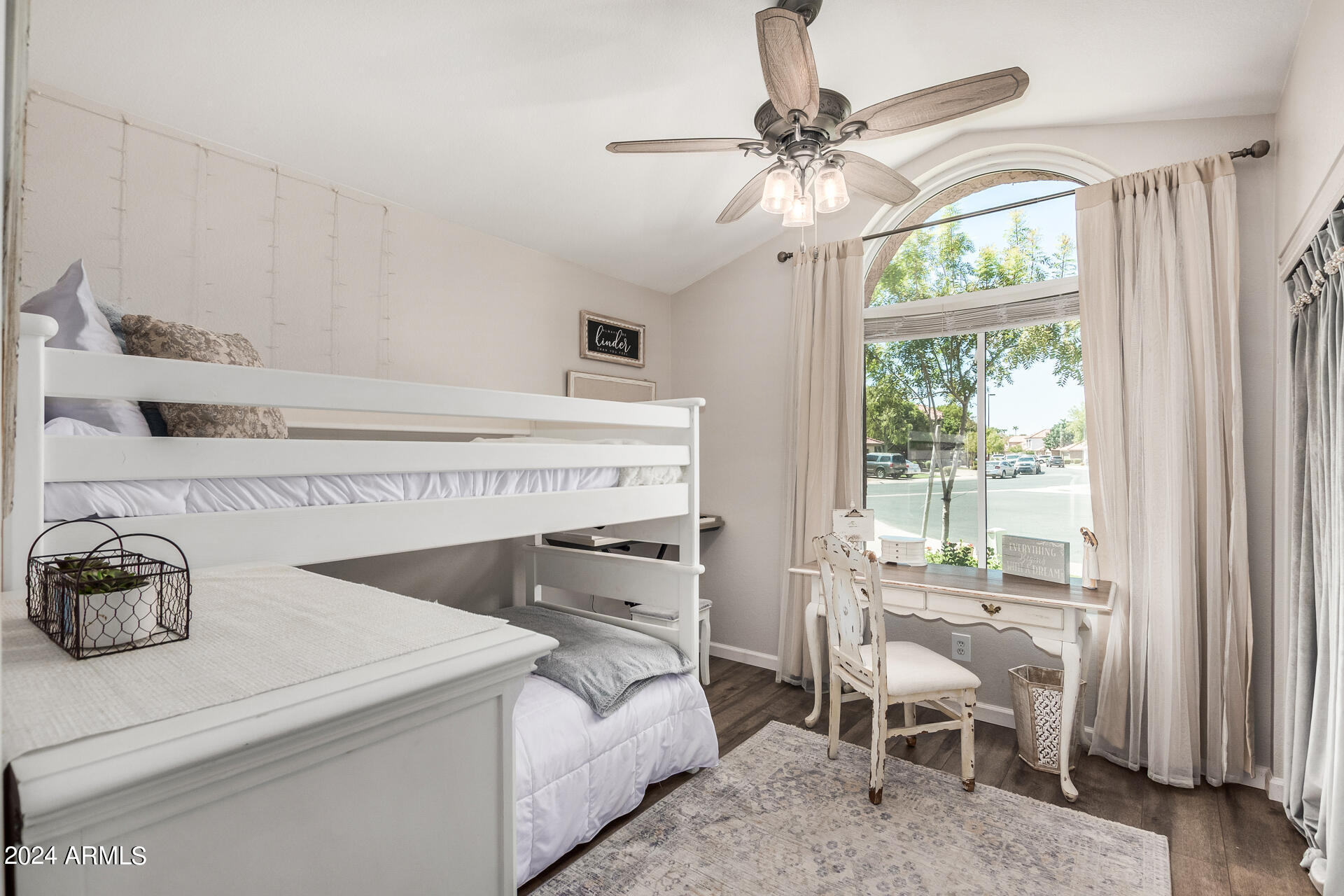 1207 W SEASCAPE Court