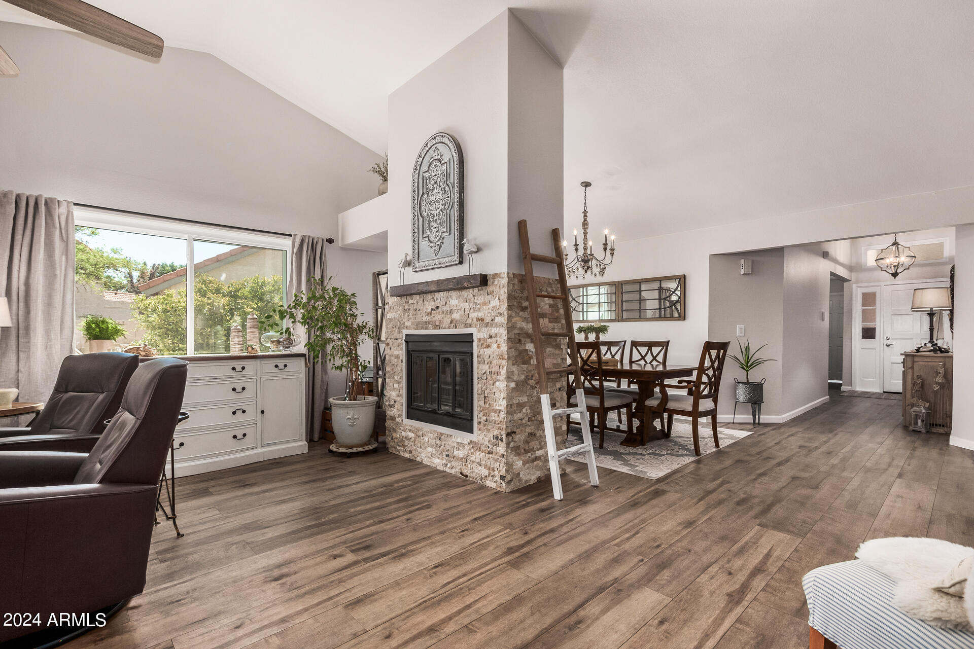 1207 W SEASCAPE Court