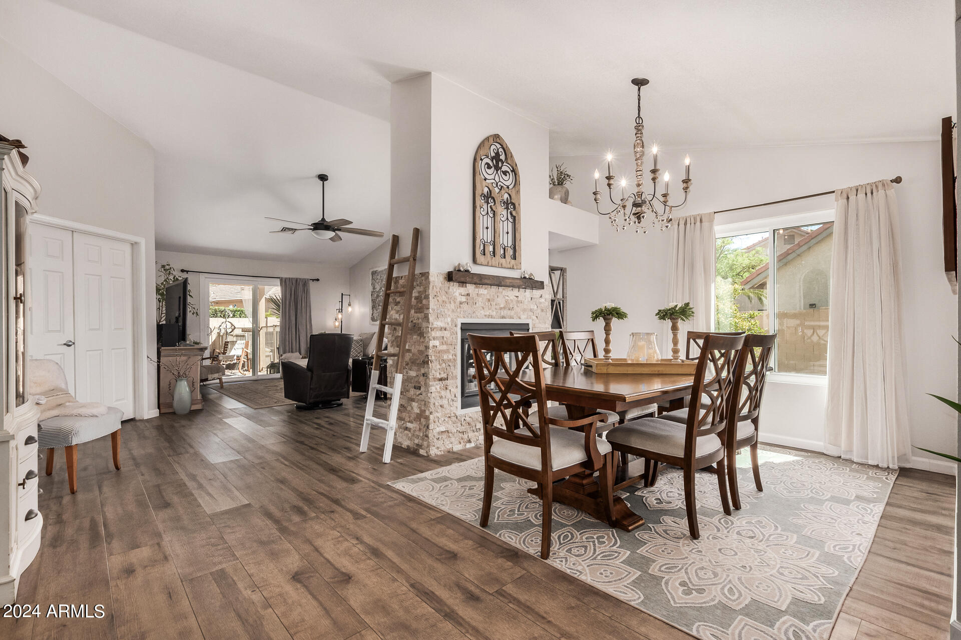 1207 W SEASCAPE Court