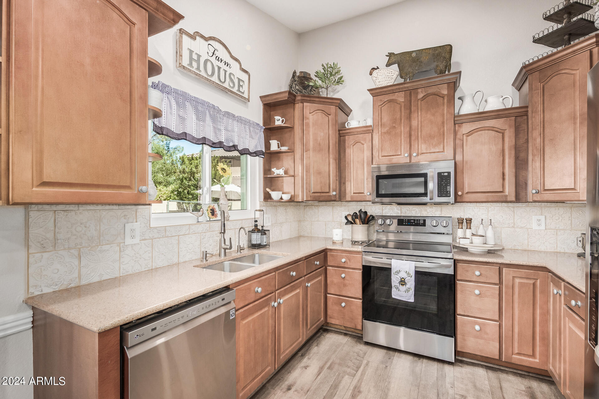 1207 W SEASCAPE Court