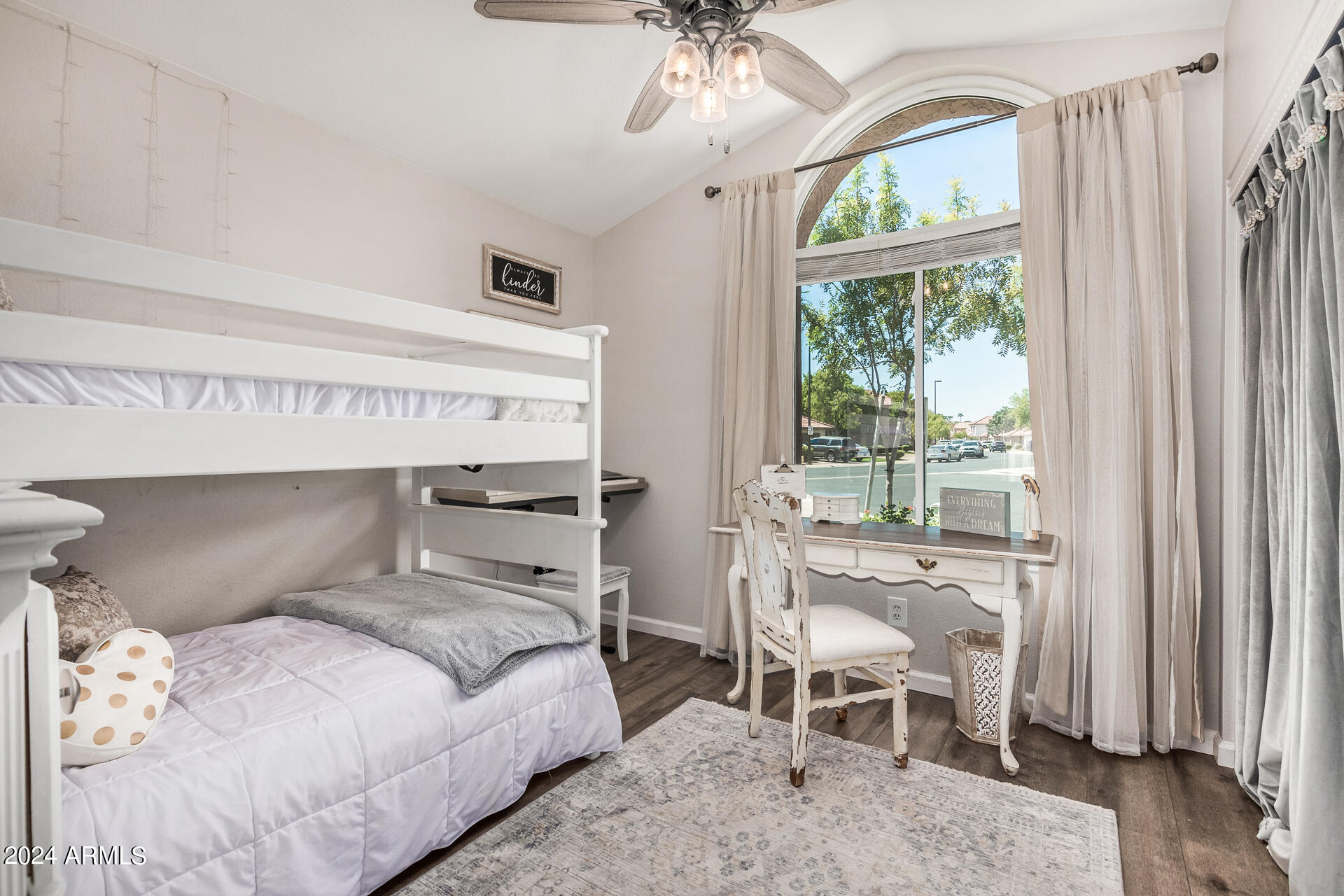 1207 W SEASCAPE Court