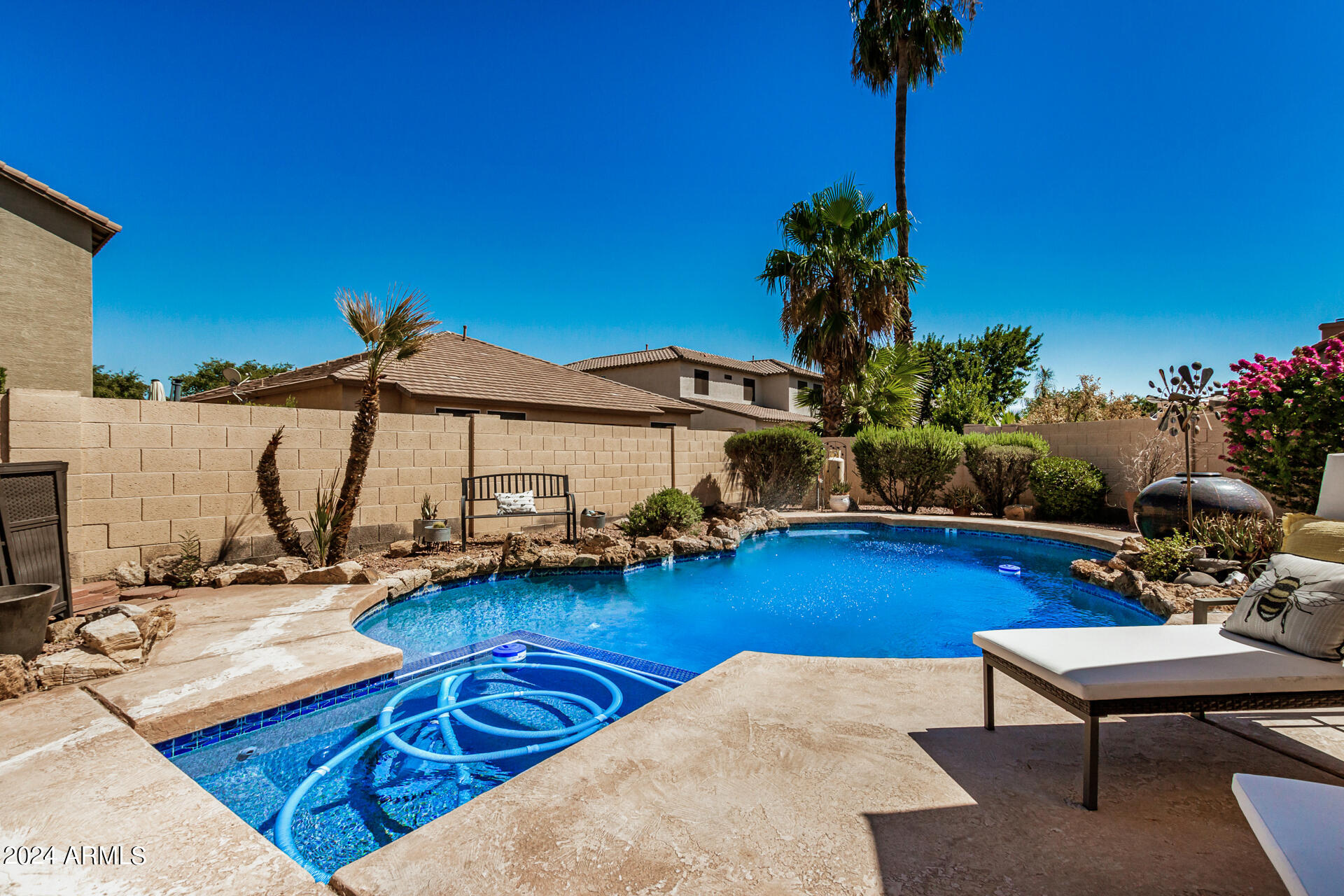 1207 W SEASCAPE Court