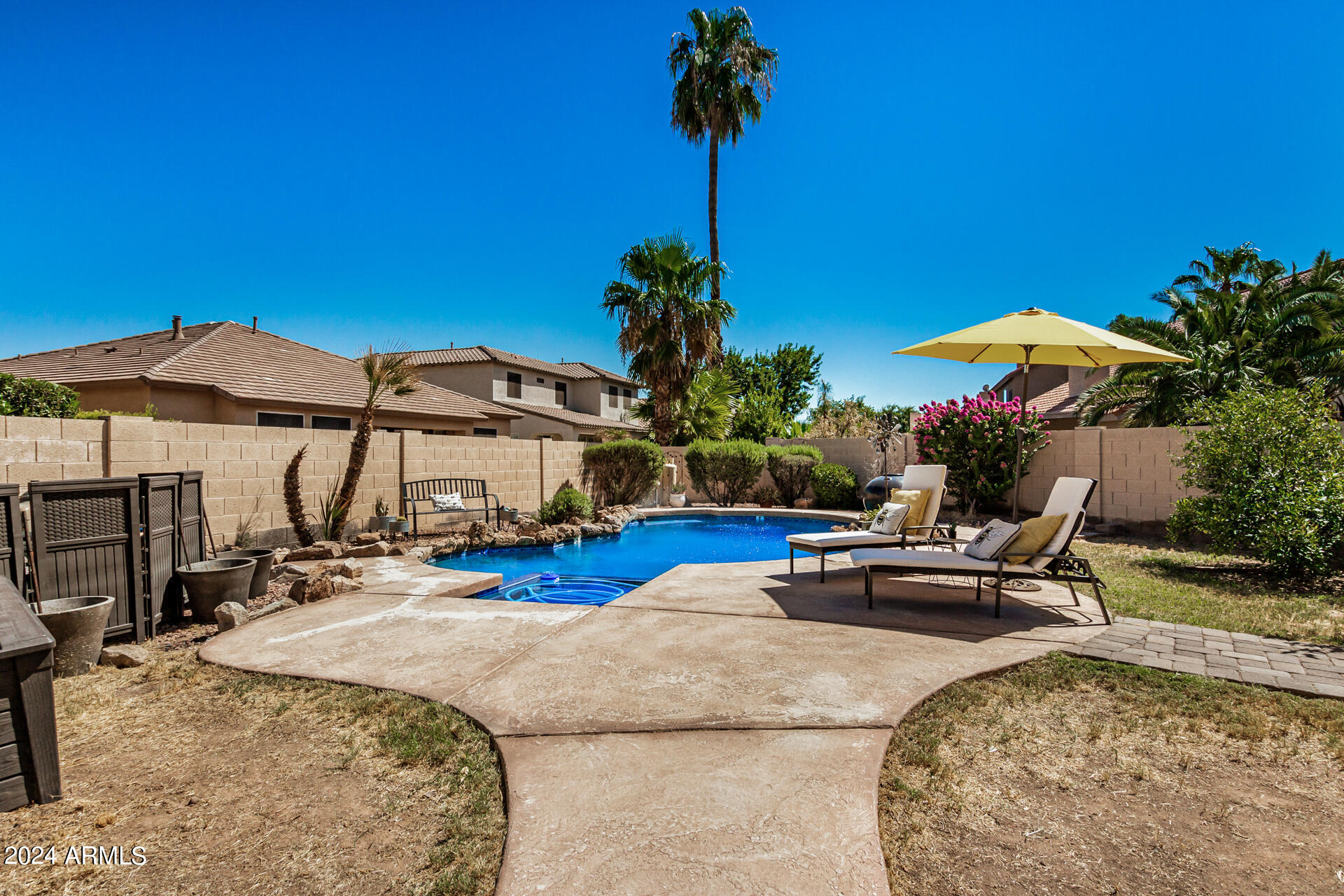 1207 W SEASCAPE Court