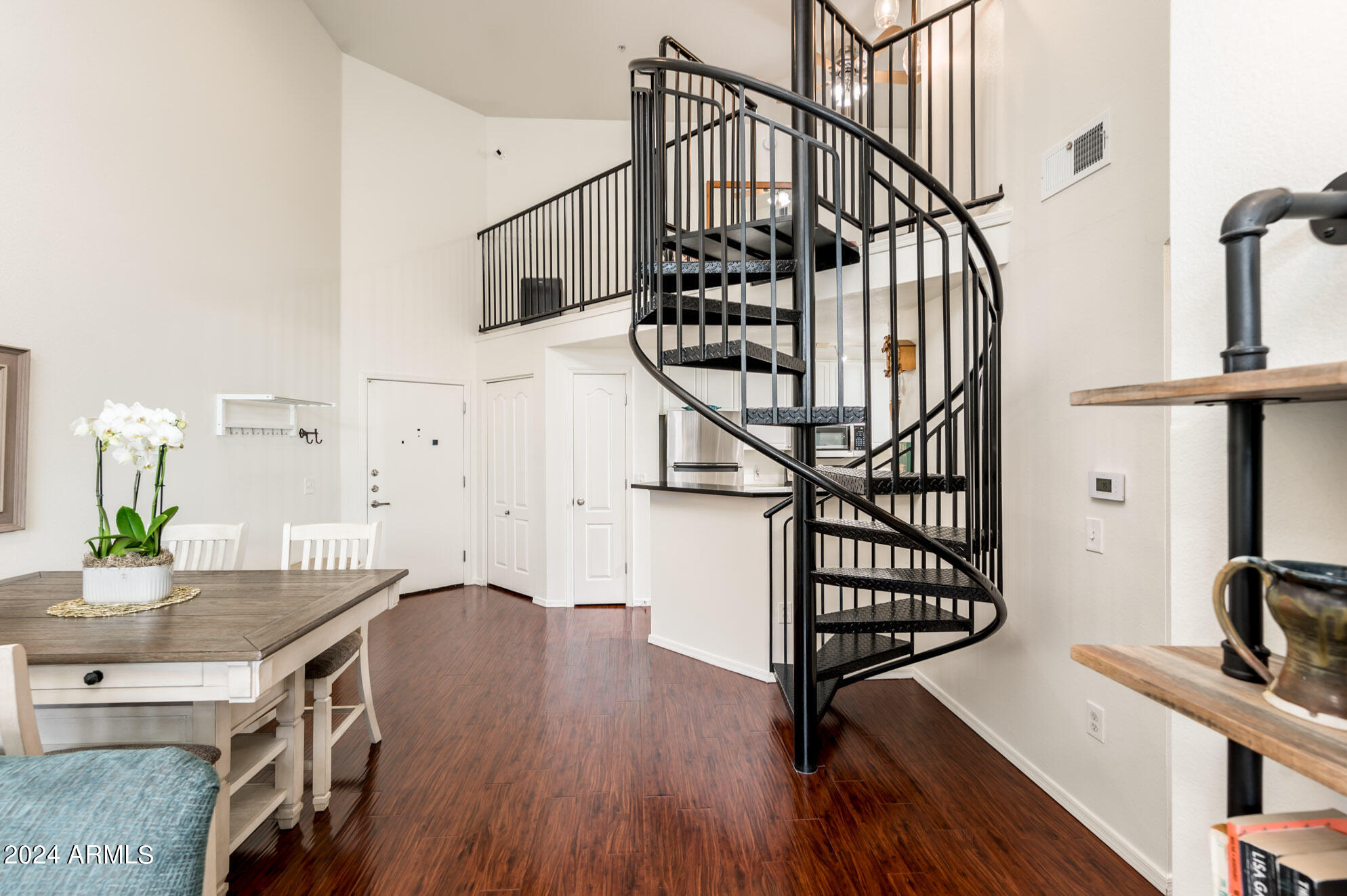 1701 E COLTER Street 481
