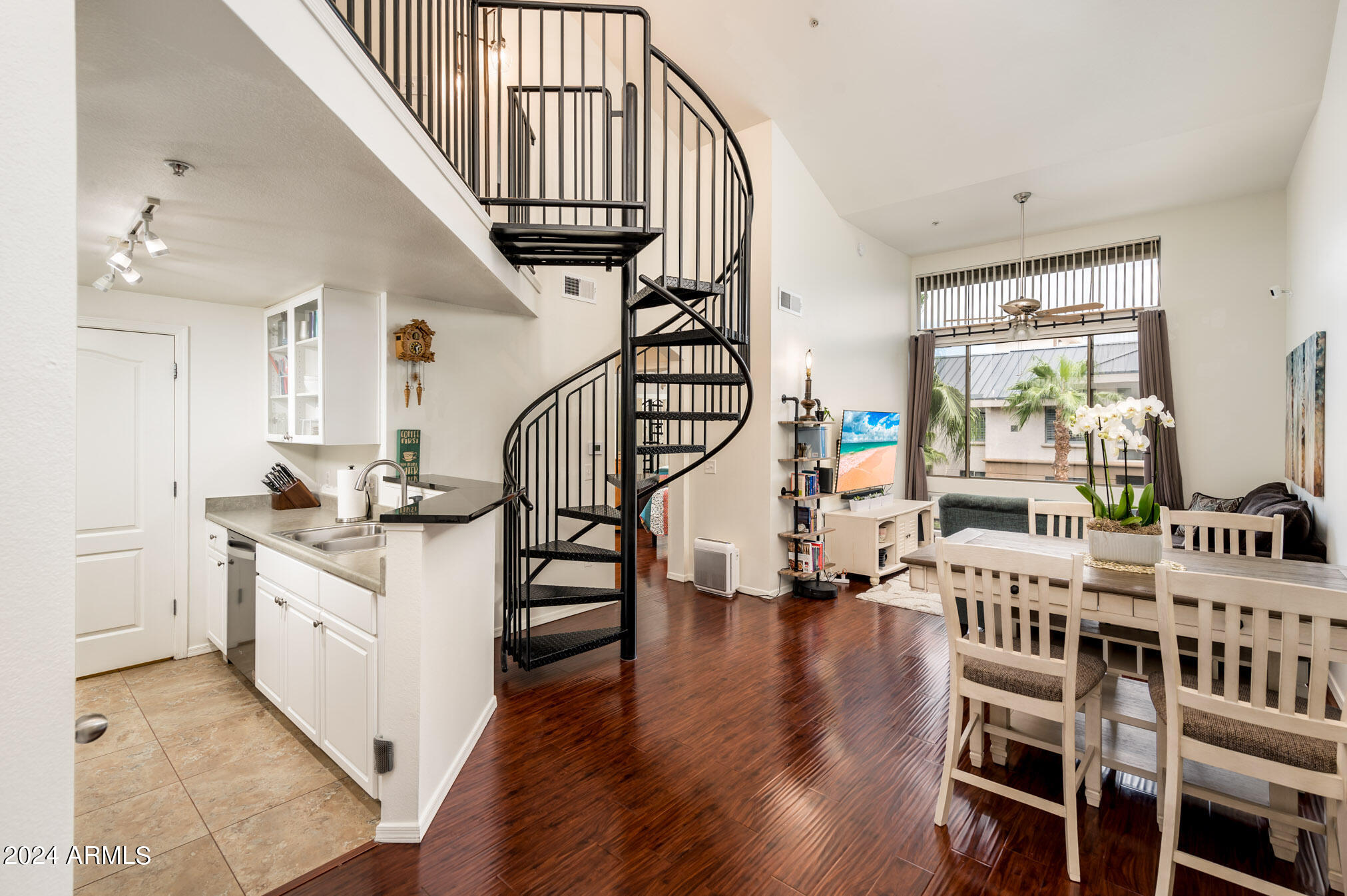 1701 E COLTER Street 481
