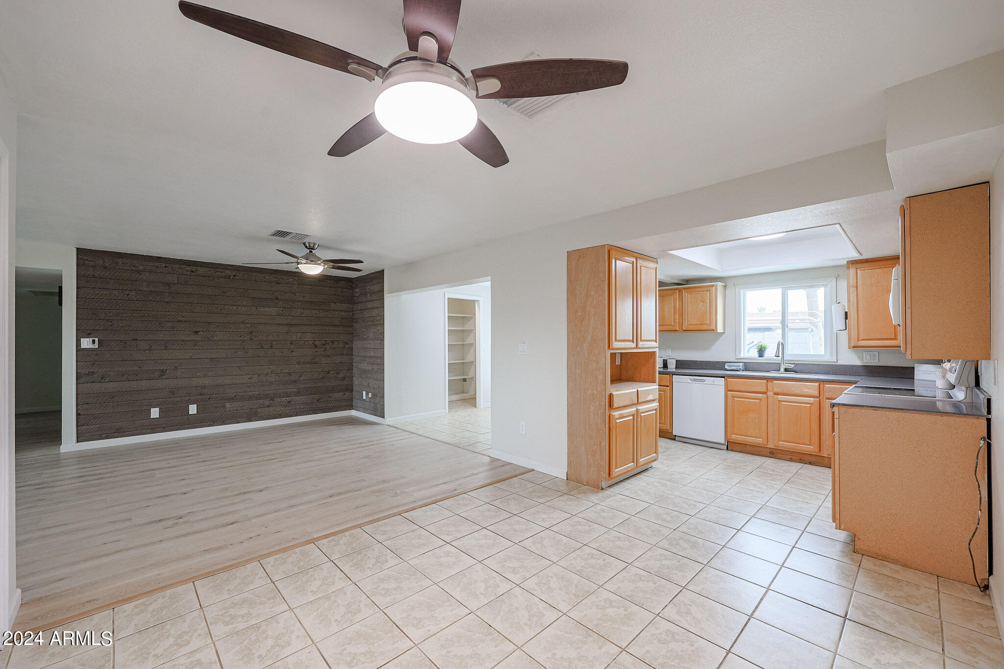 3443 E PARADISE Drive