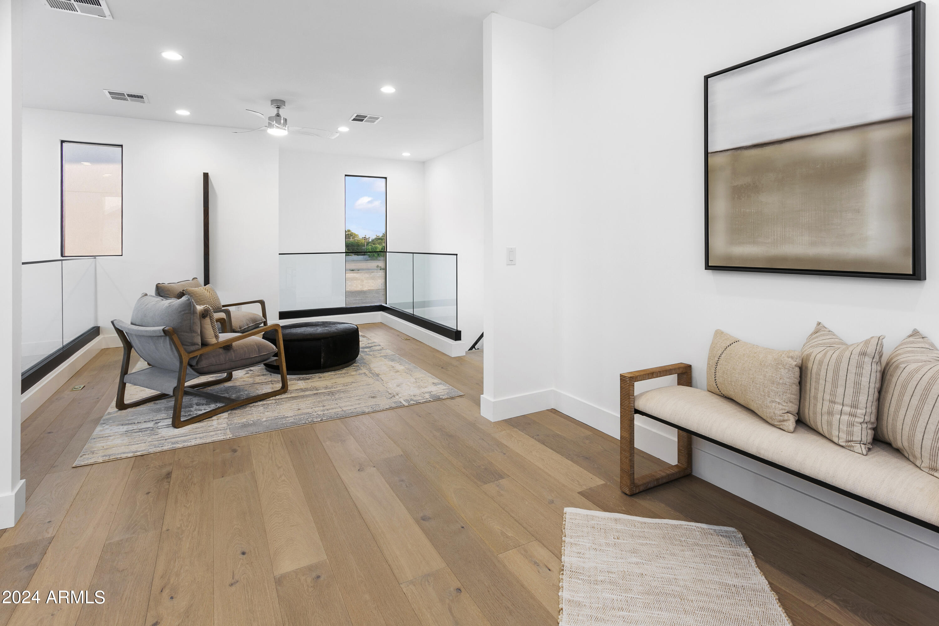 100 W NORTHERN Avenue, 11