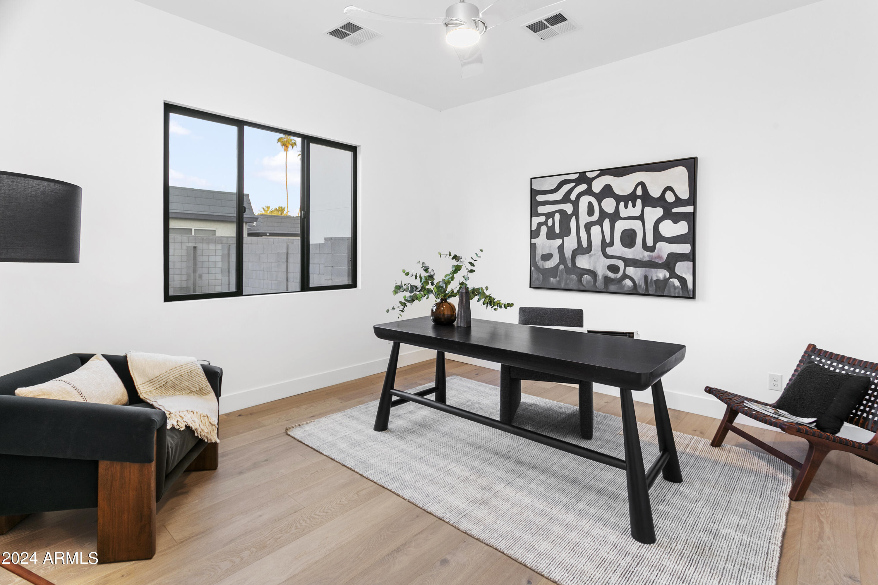100 W NORTHERN Avenue, 11