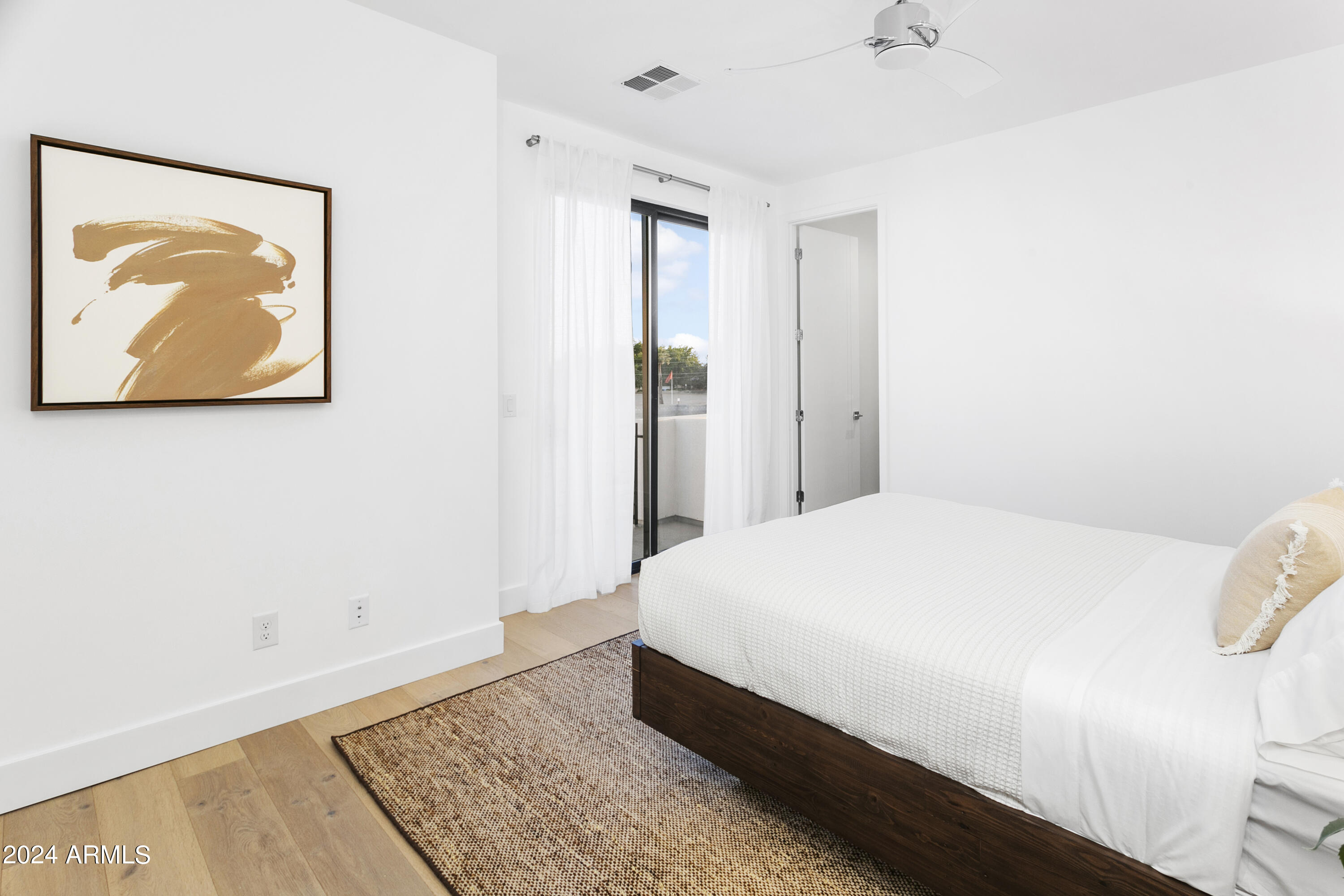 100 W NORTHERN Avenue, 11