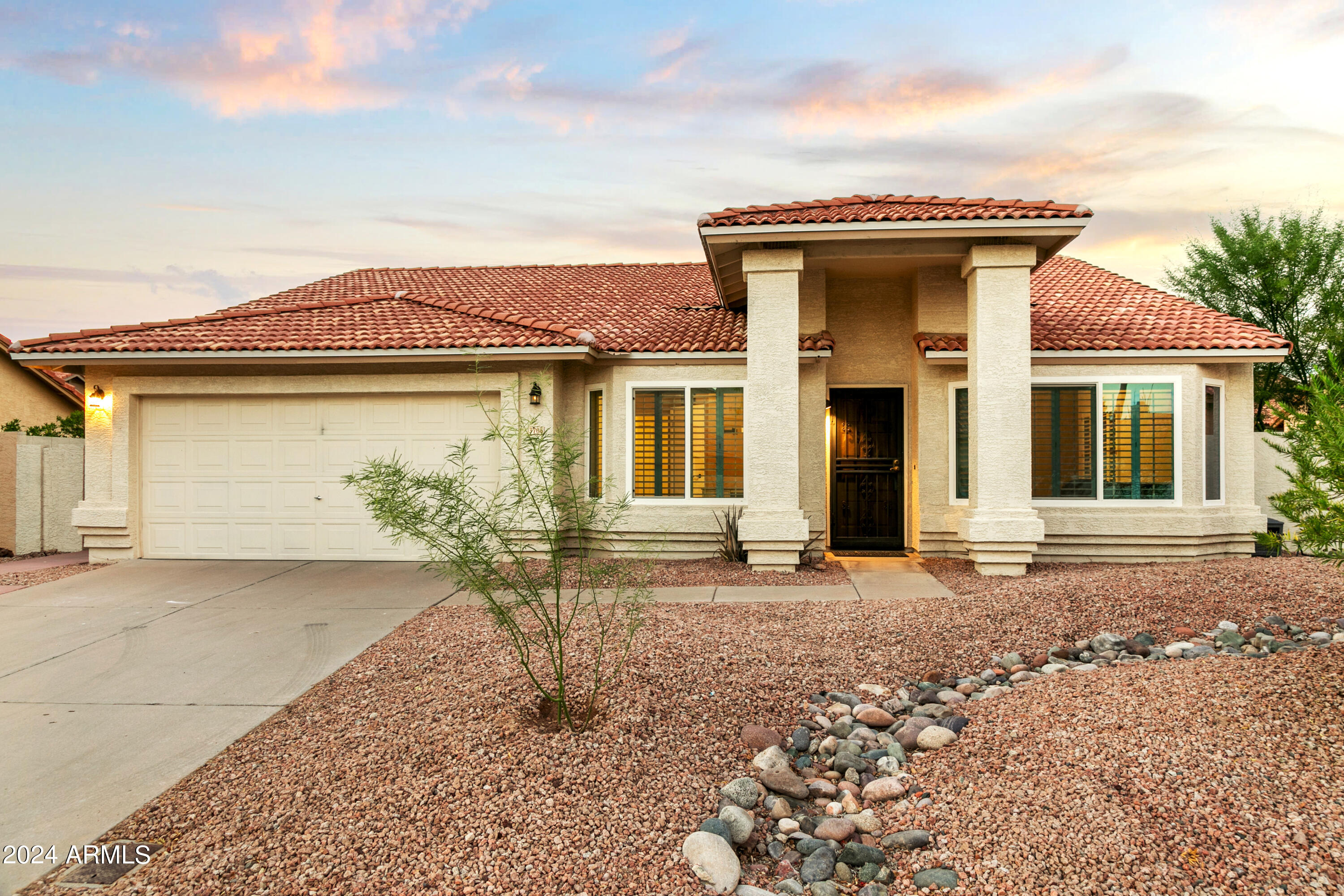 3706 E DESERT FLOWER Lane