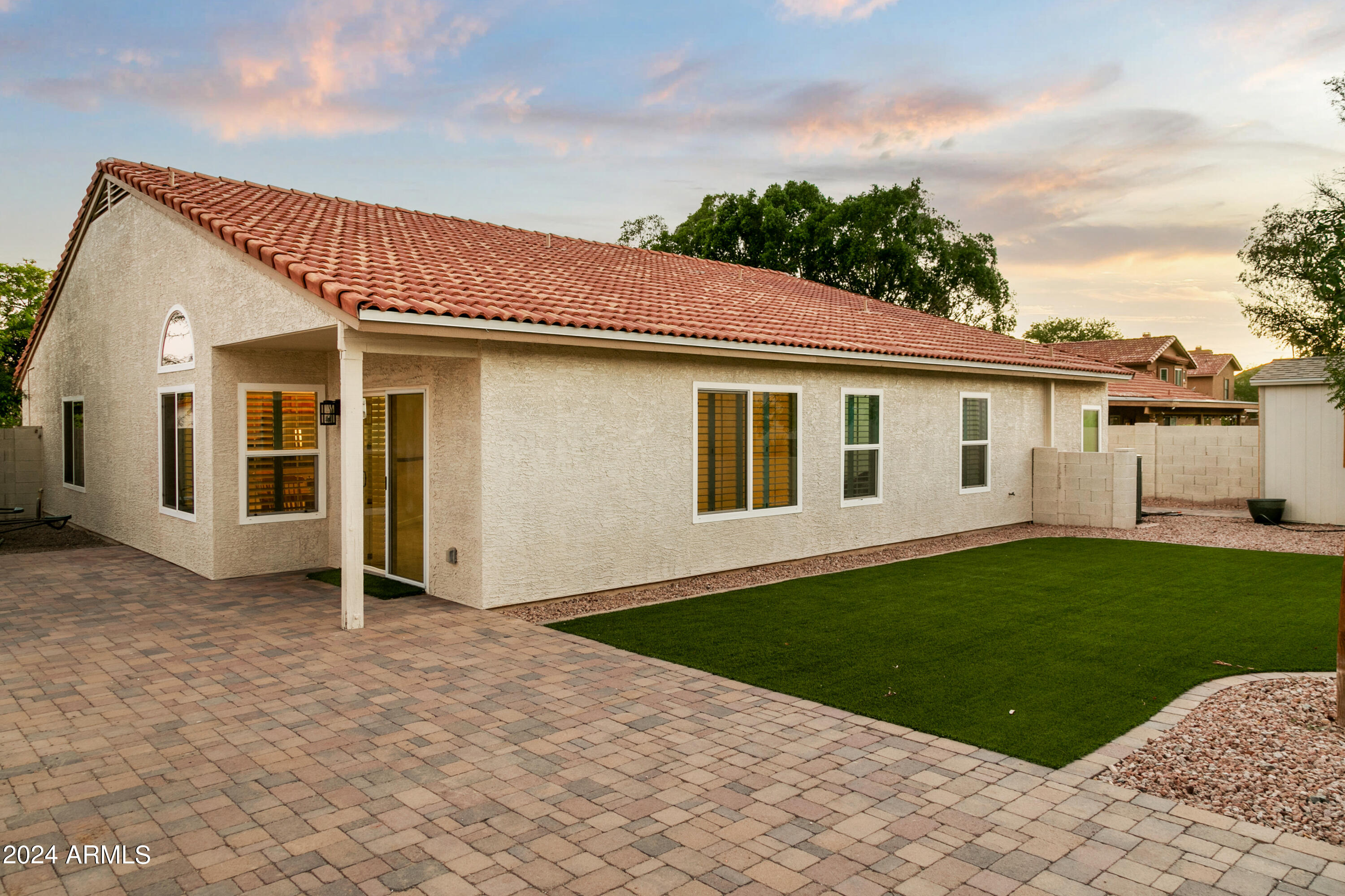 3706 E DESERT FLOWER Lane
