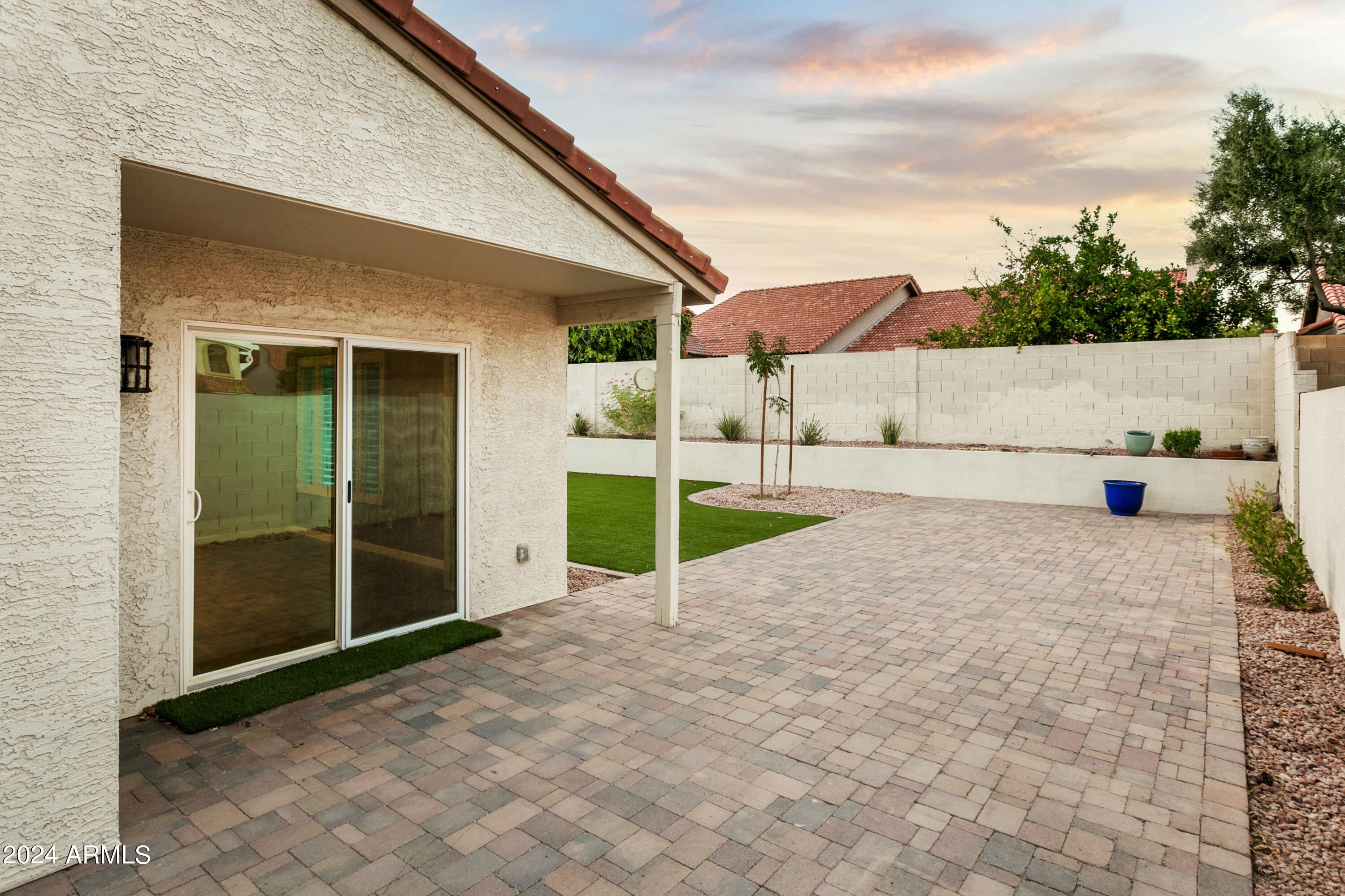 3706 E DESERT FLOWER Lane