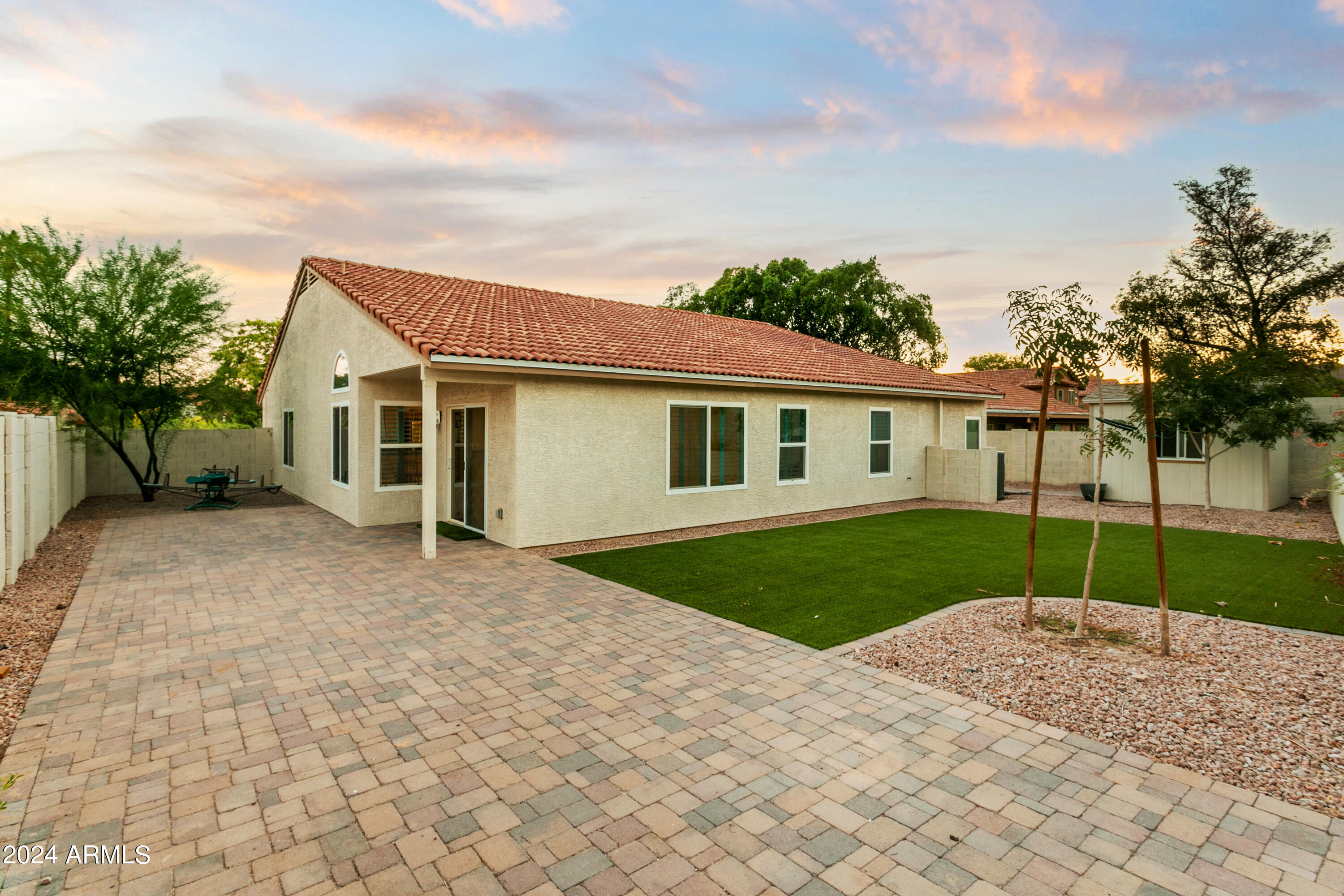 3706 E DESERT FLOWER Lane