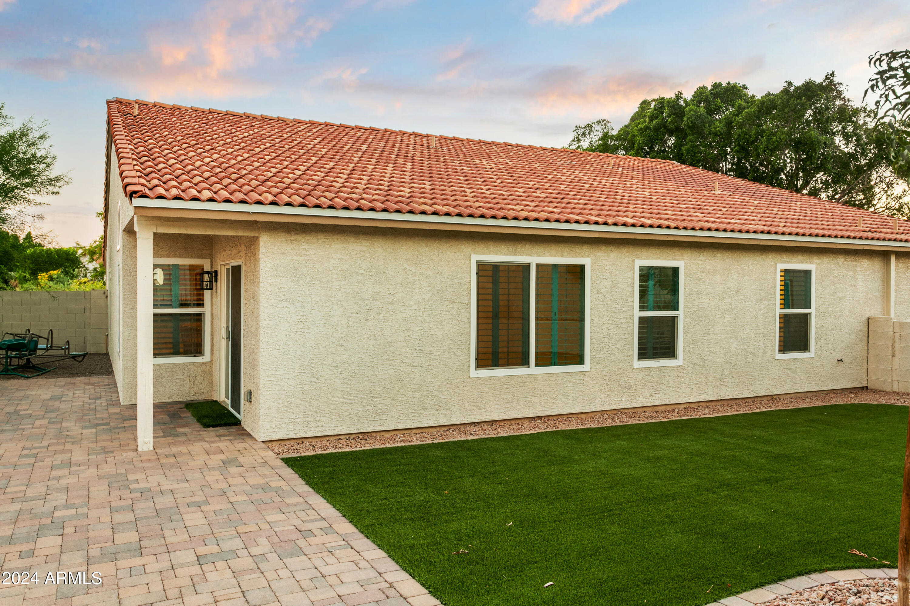 3706 E DESERT FLOWER Lane