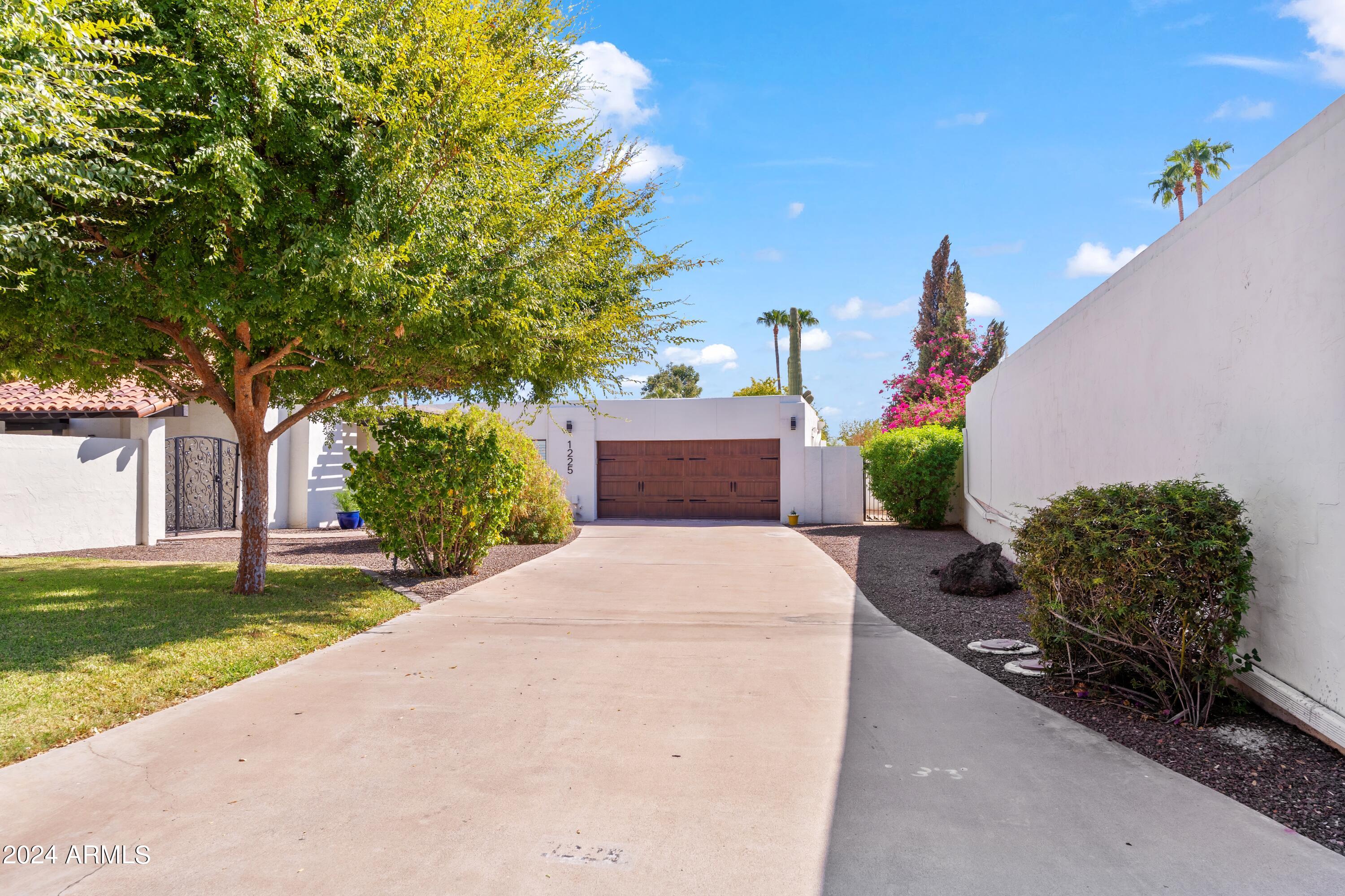 1225 E RANCHO Drive