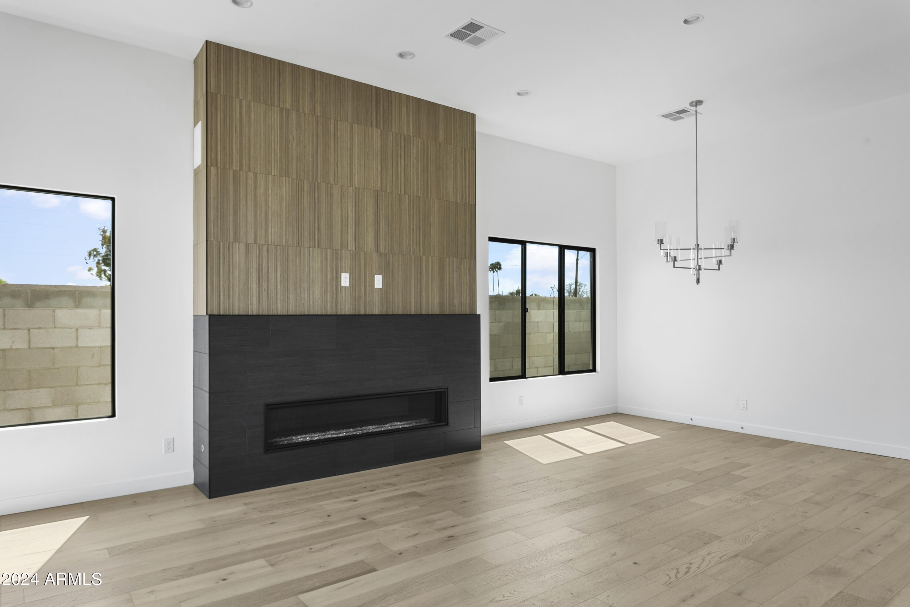 100 W Northern Avenue, 2
