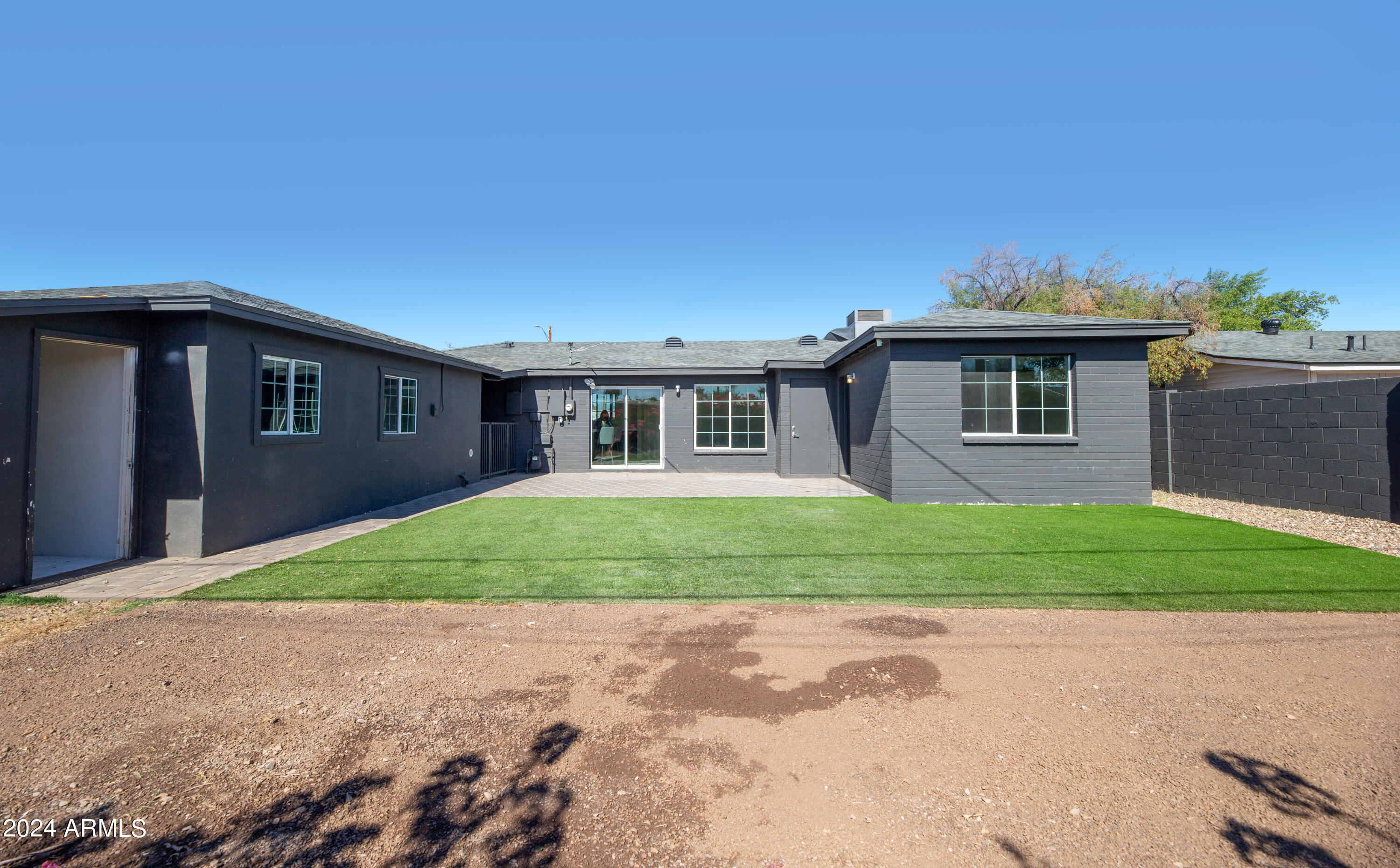 3323 E CYPRESS Street