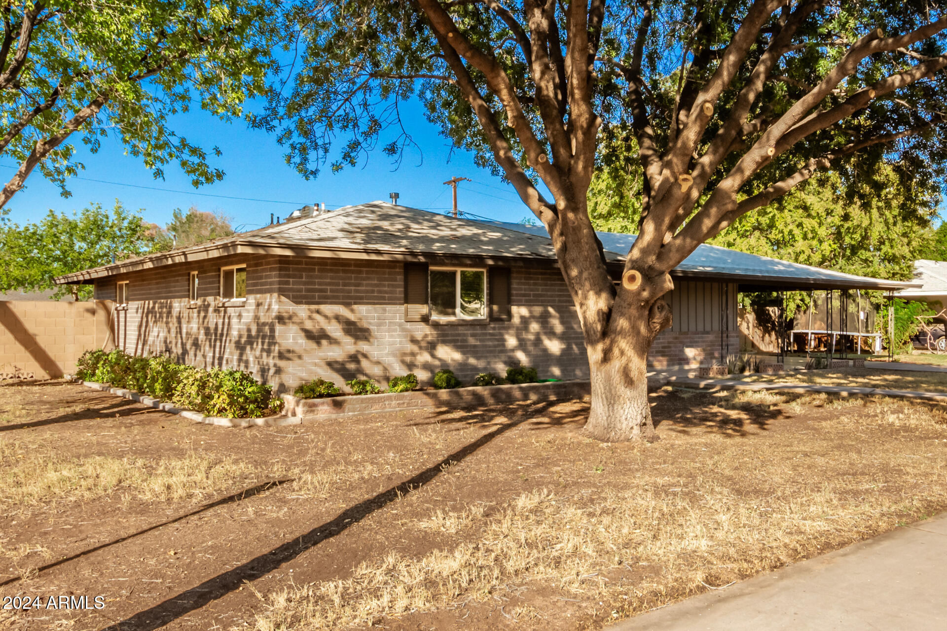 322 E LA DIOSA Drive
