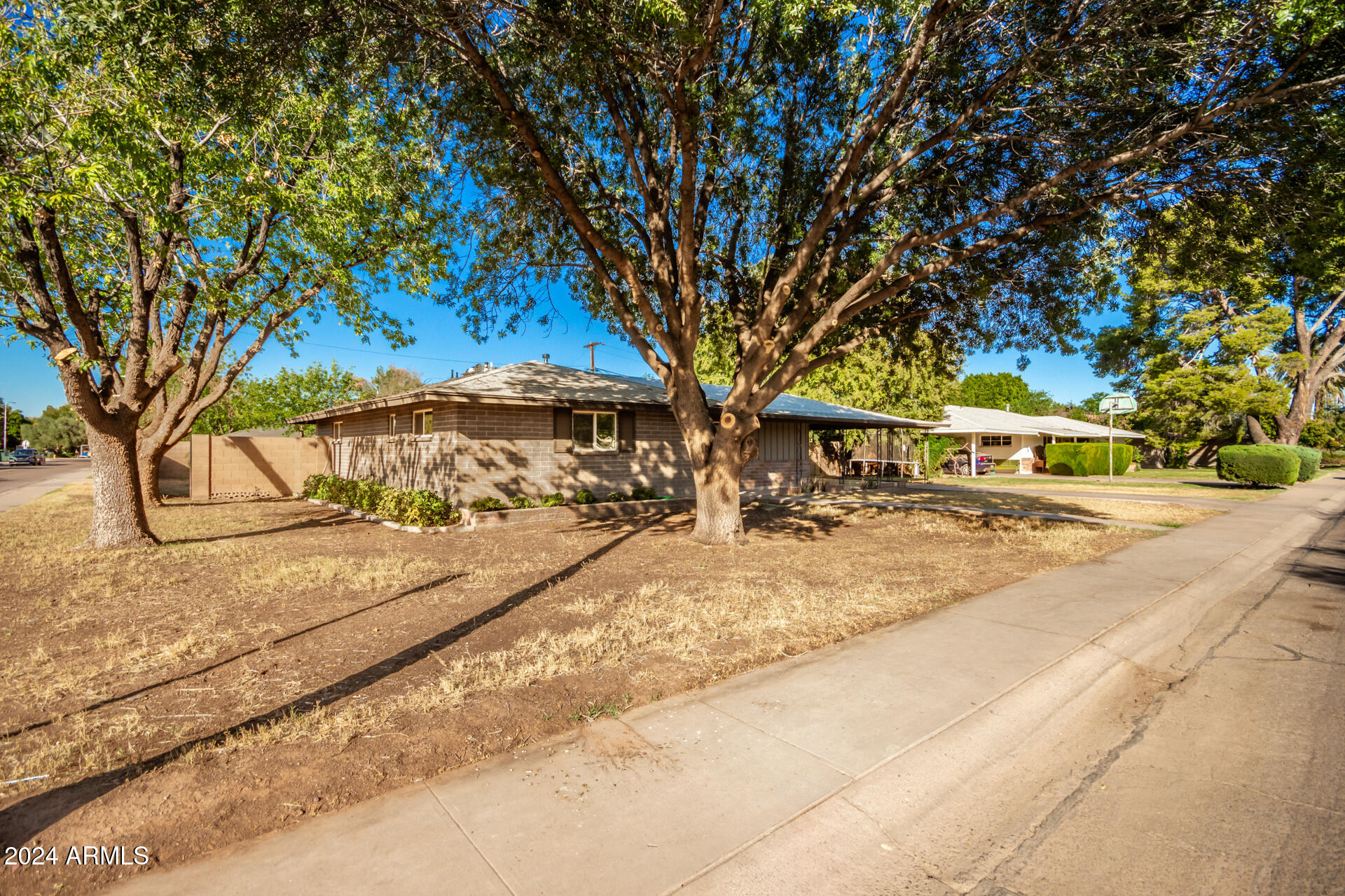 322 E LA DIOSA Drive