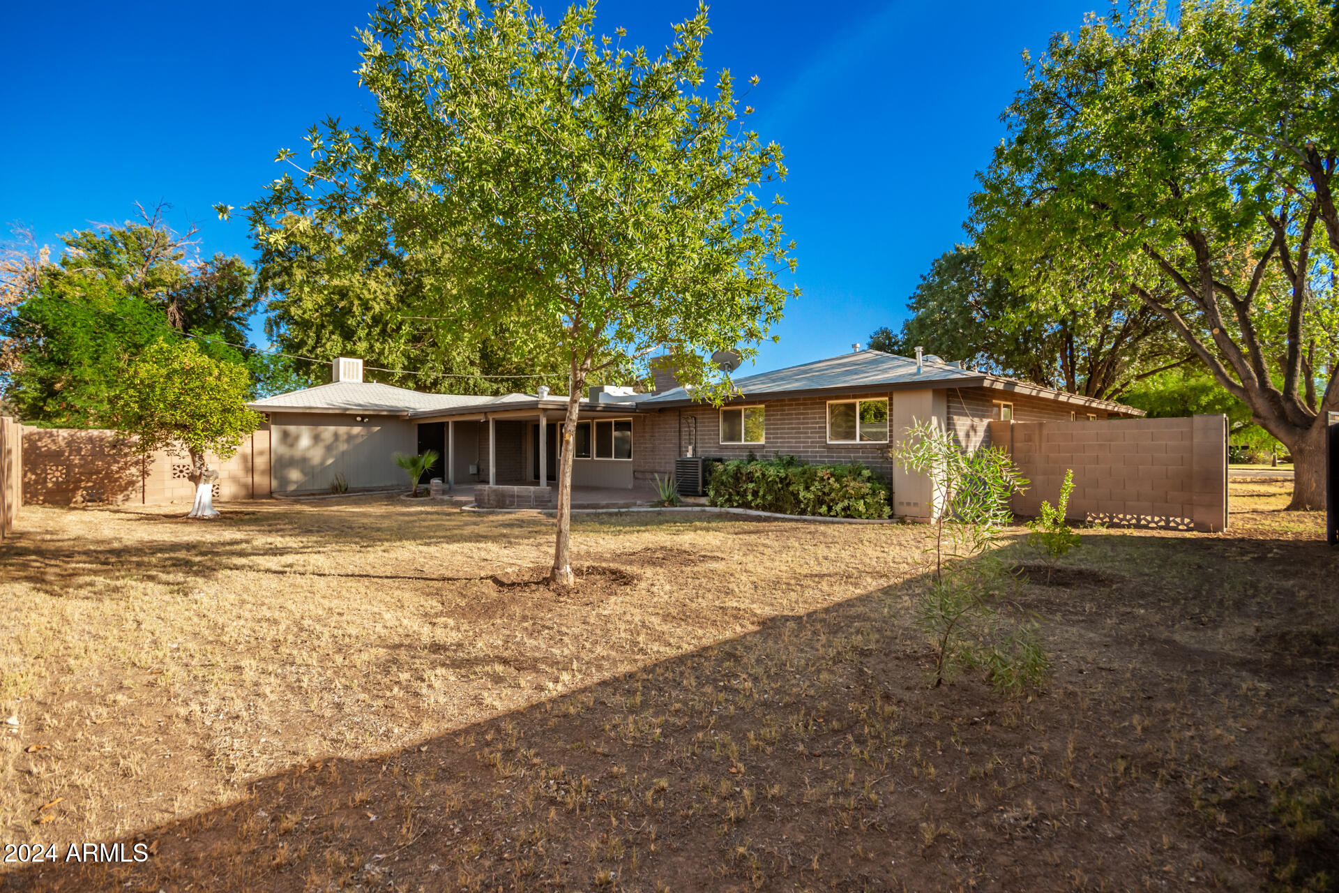 322 E LA DIOSA Drive