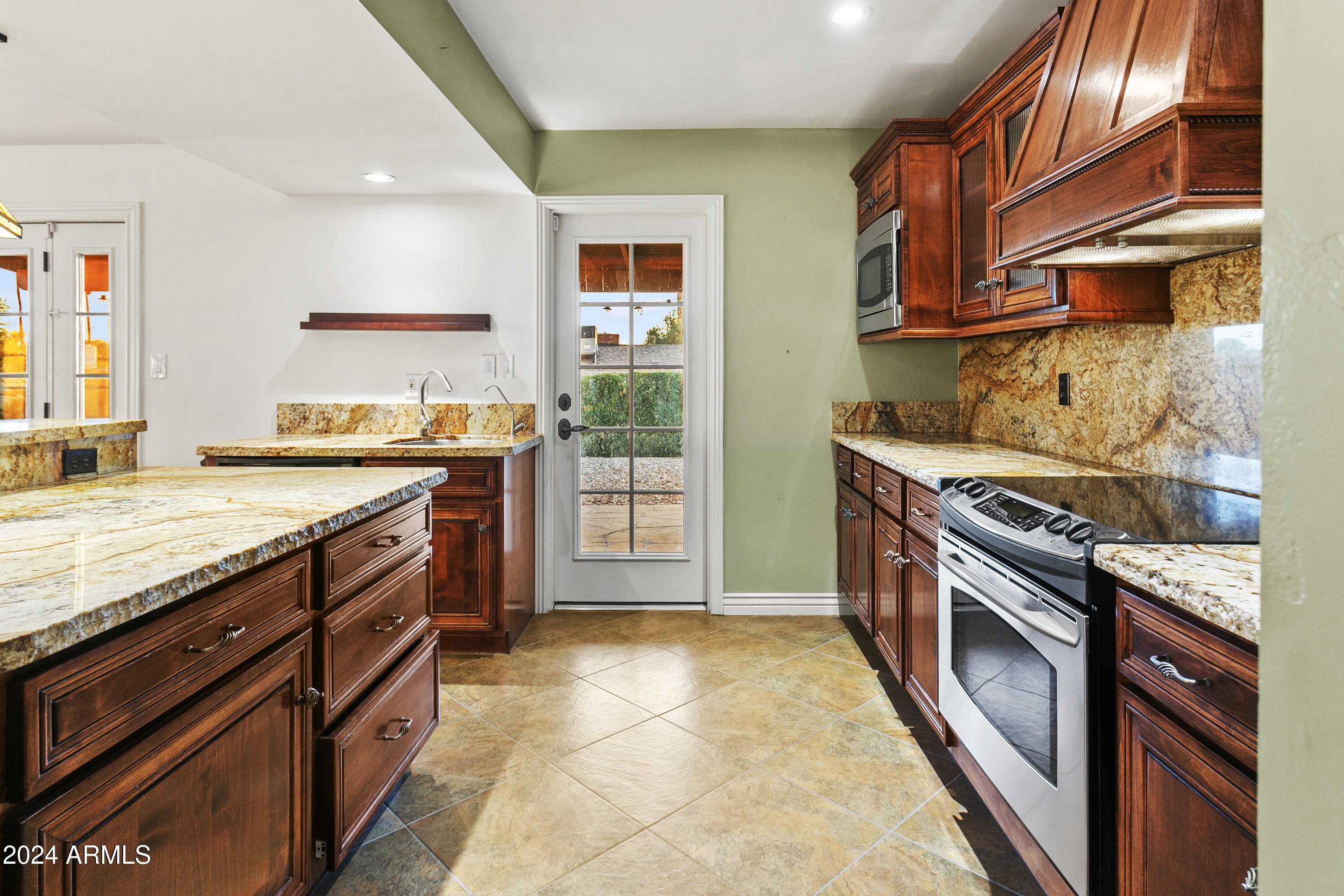 2321 E LINCOLN Way