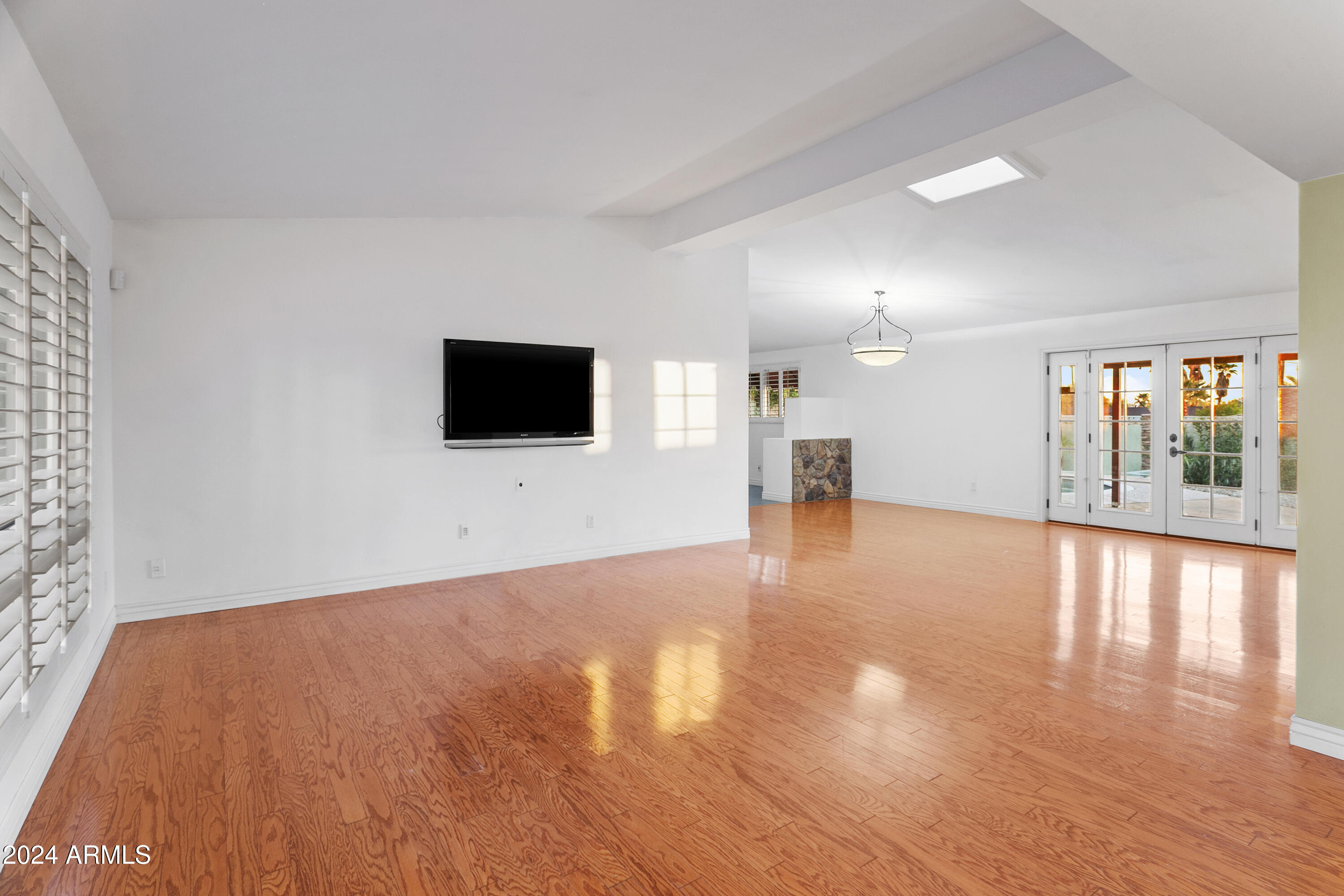 2321 E LINCOLN Way