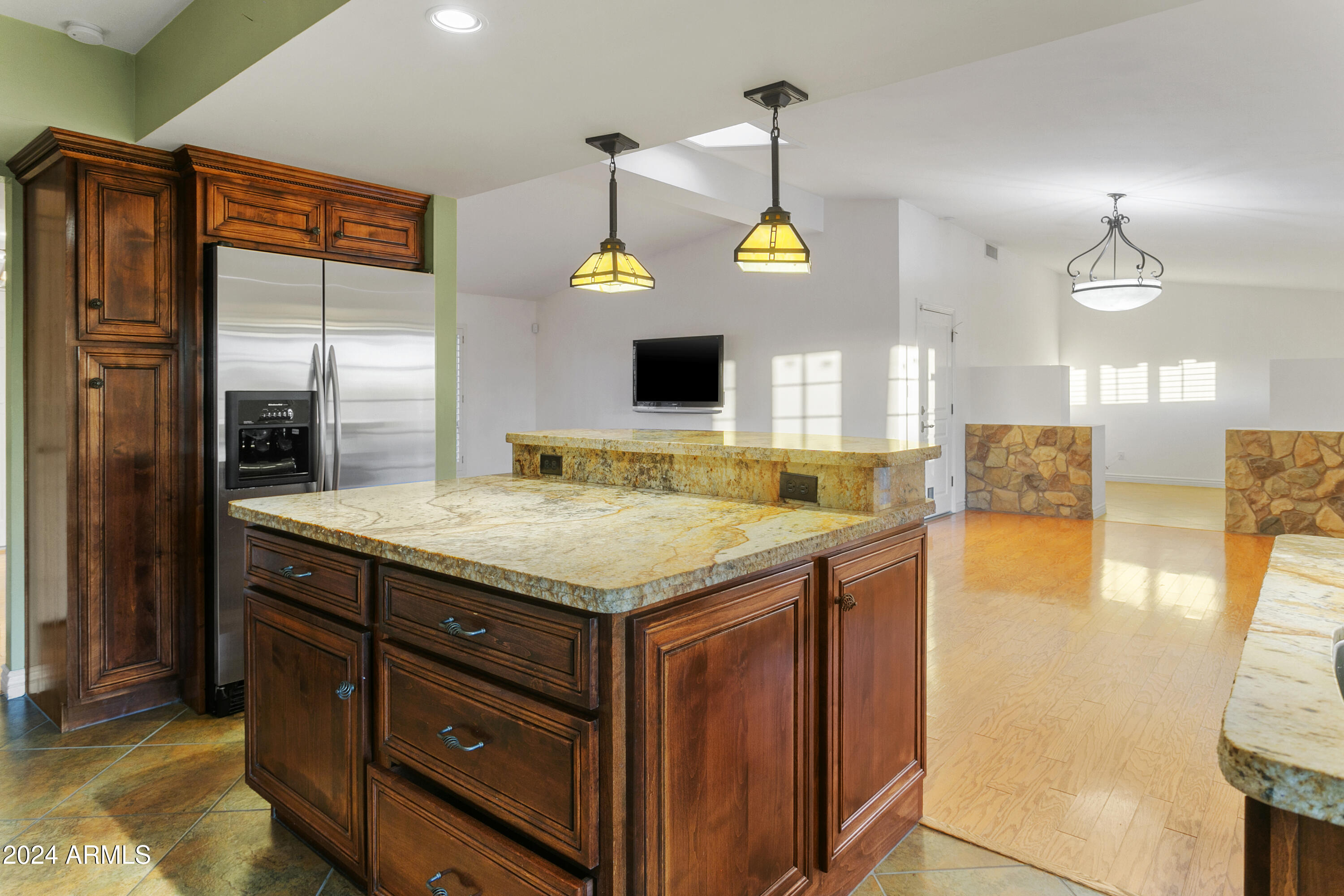 2321 E LINCOLN Way