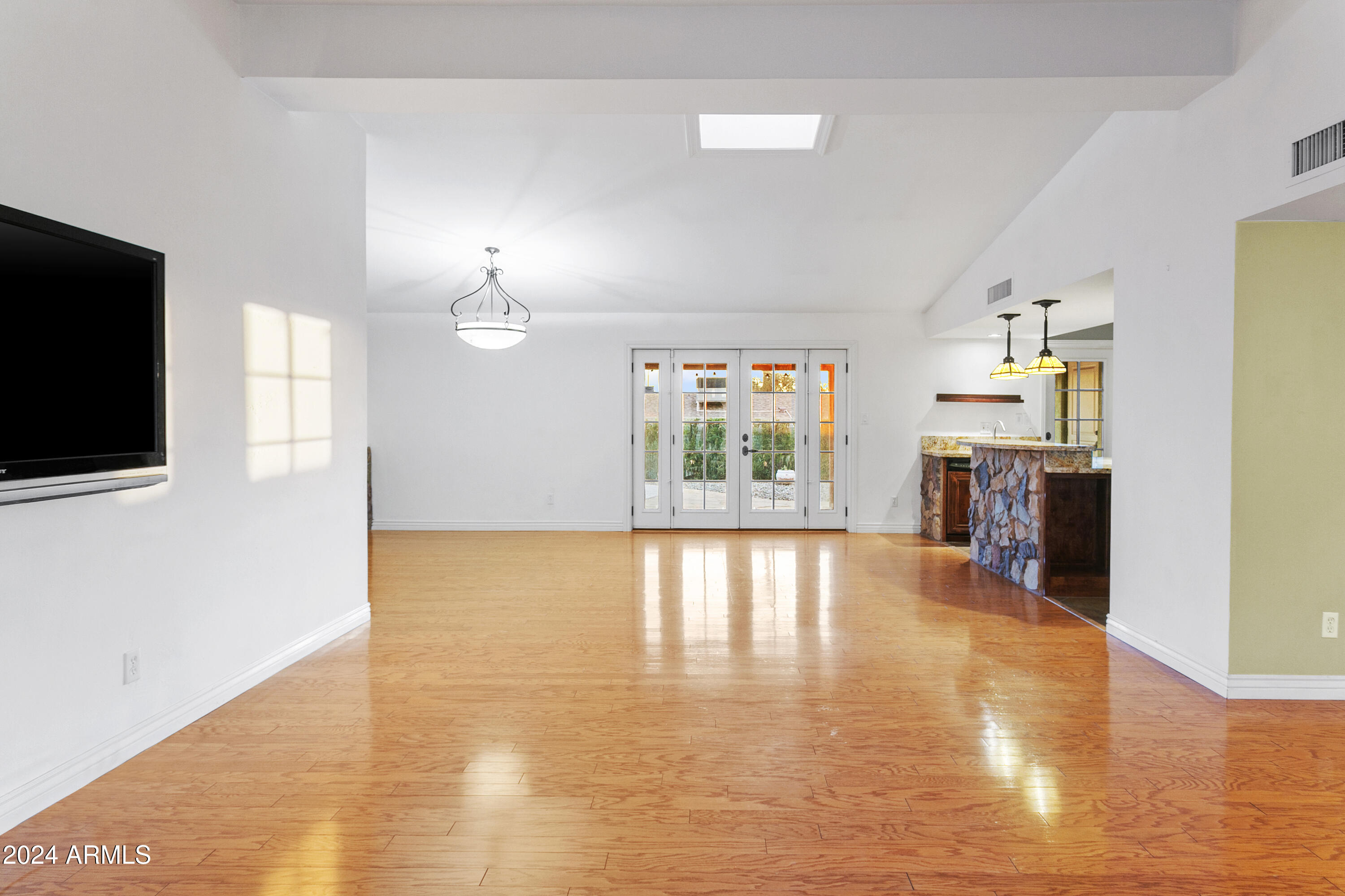 2321 E LINCOLN Way