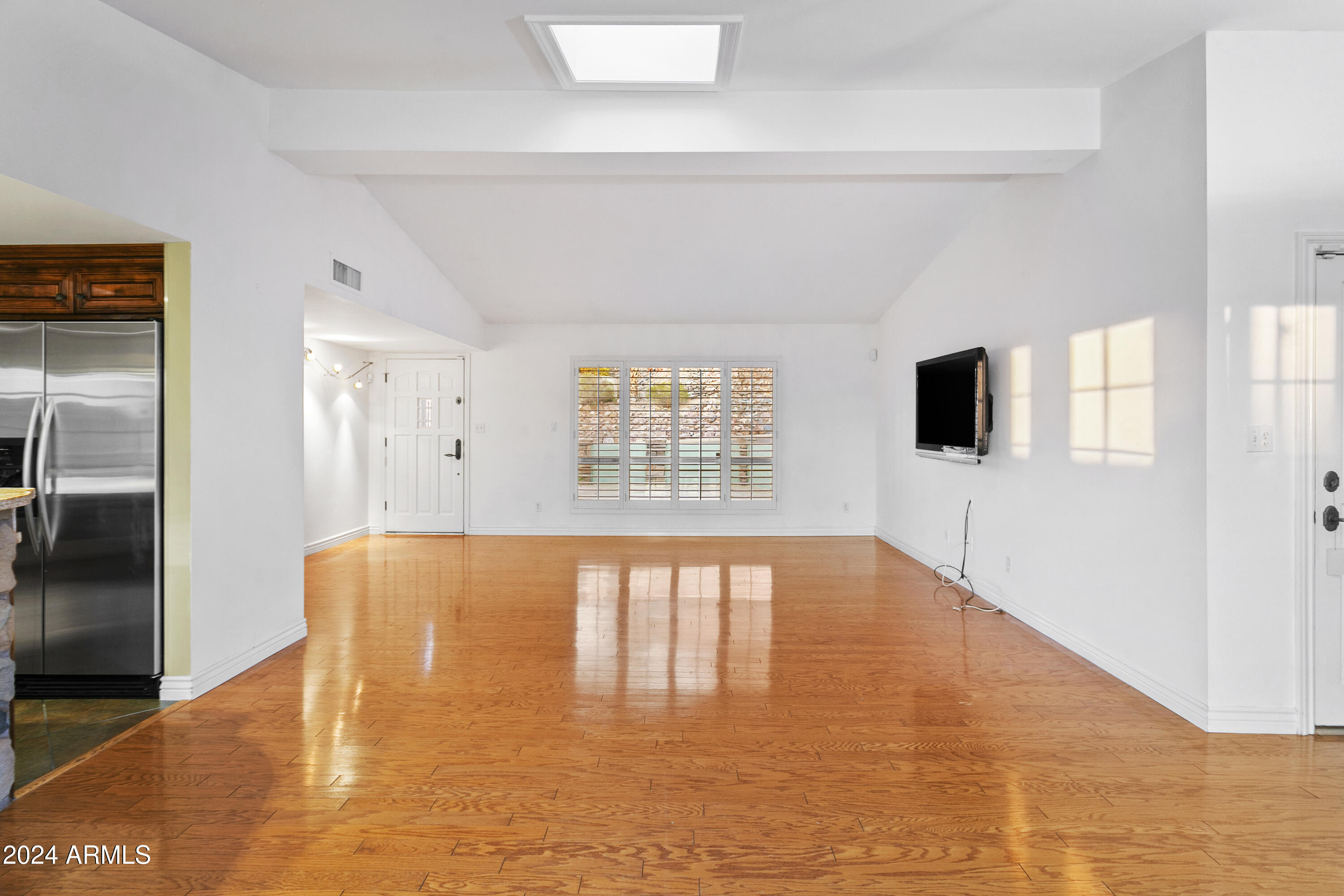 2321 E LINCOLN Way
