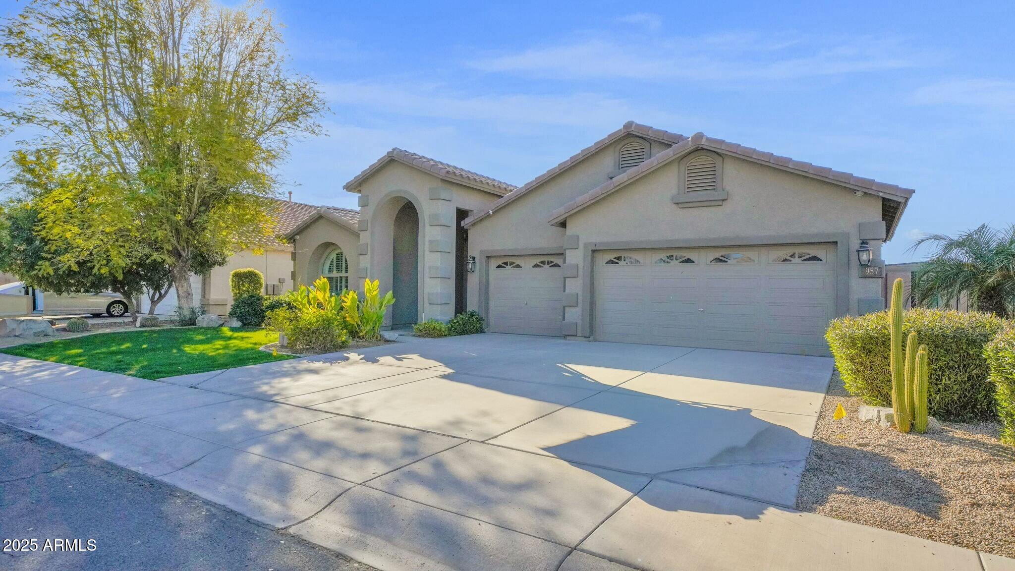 957 E CEDAR Drive