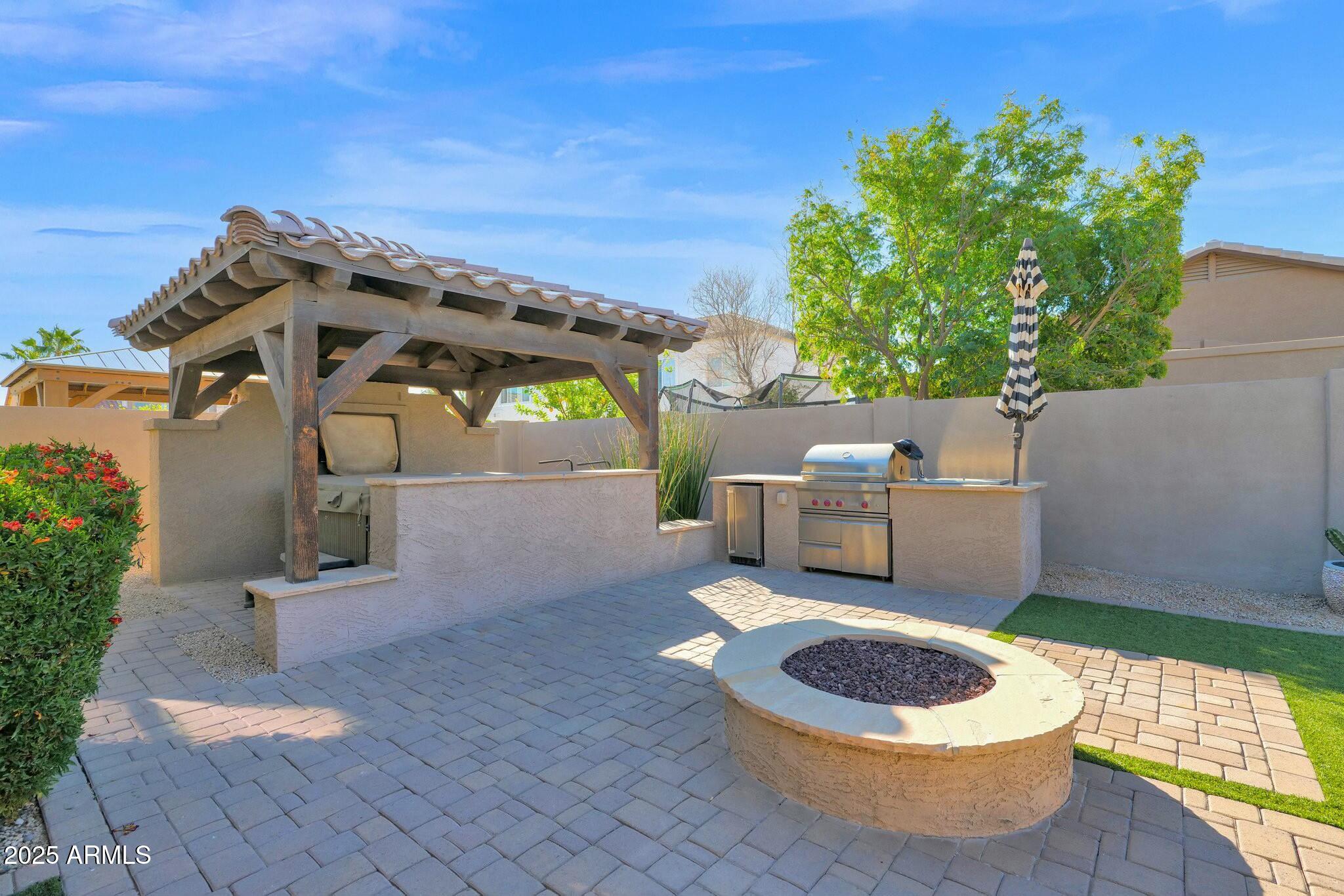 957 E CEDAR Drive