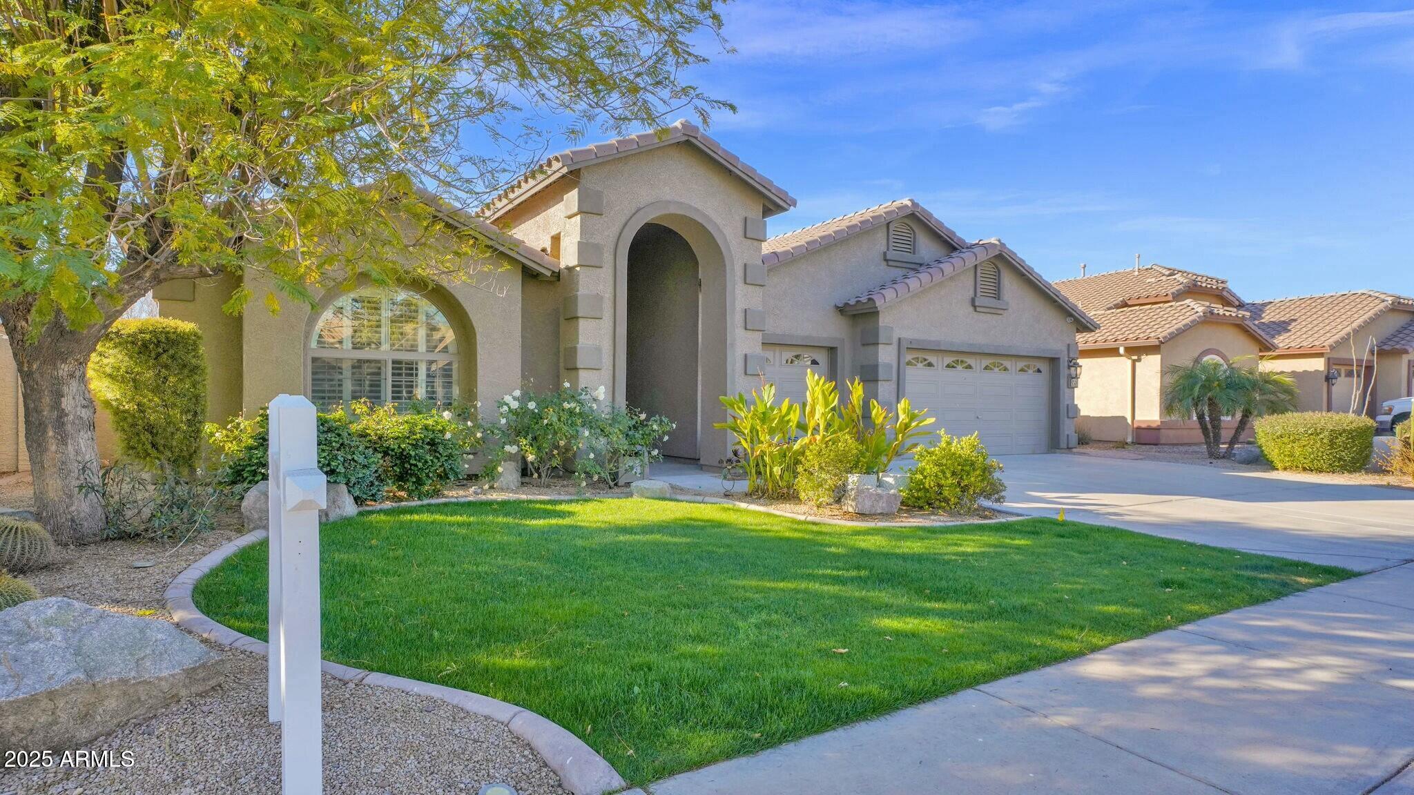 957 E CEDAR Drive