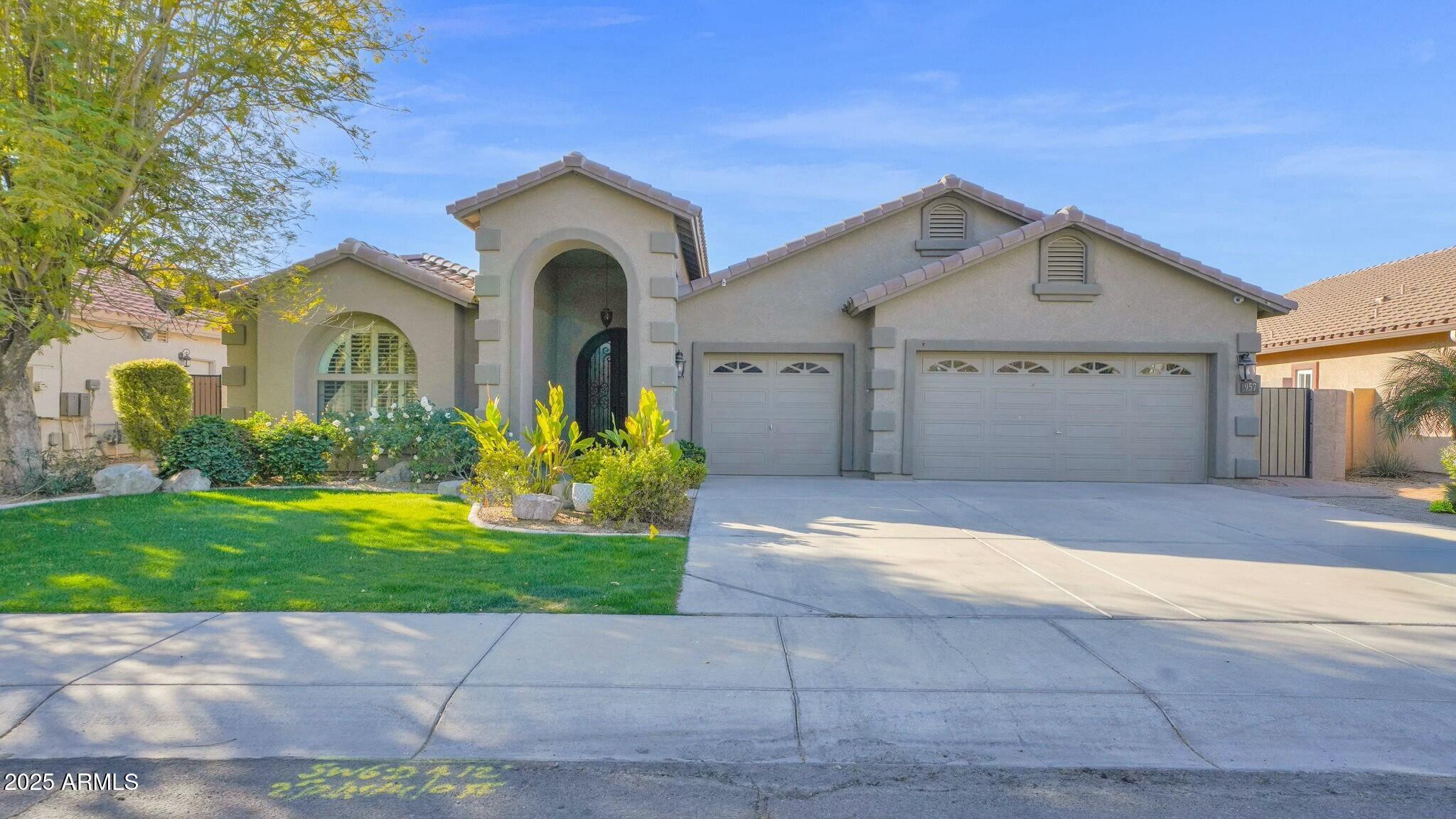 957 E CEDAR Drive