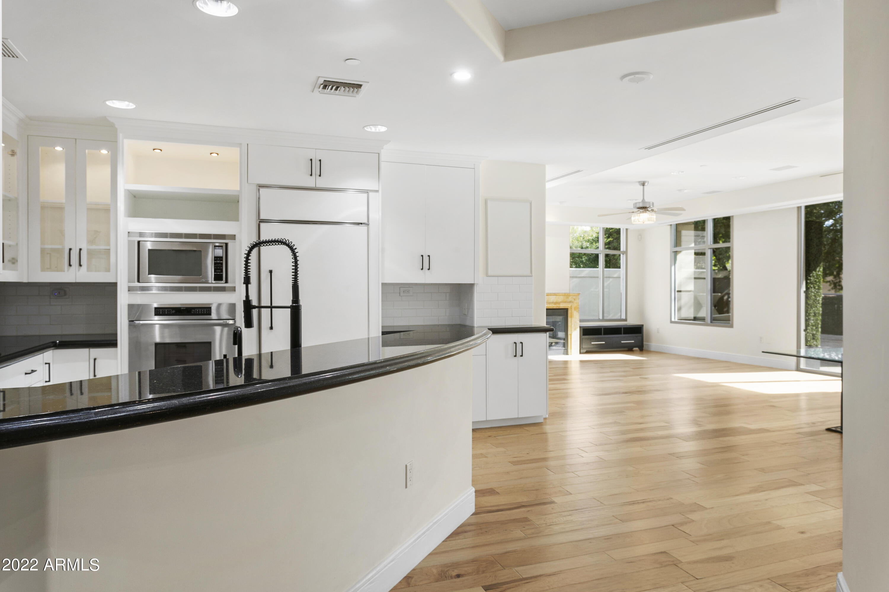 2211 E CAMELBACK Road, 105